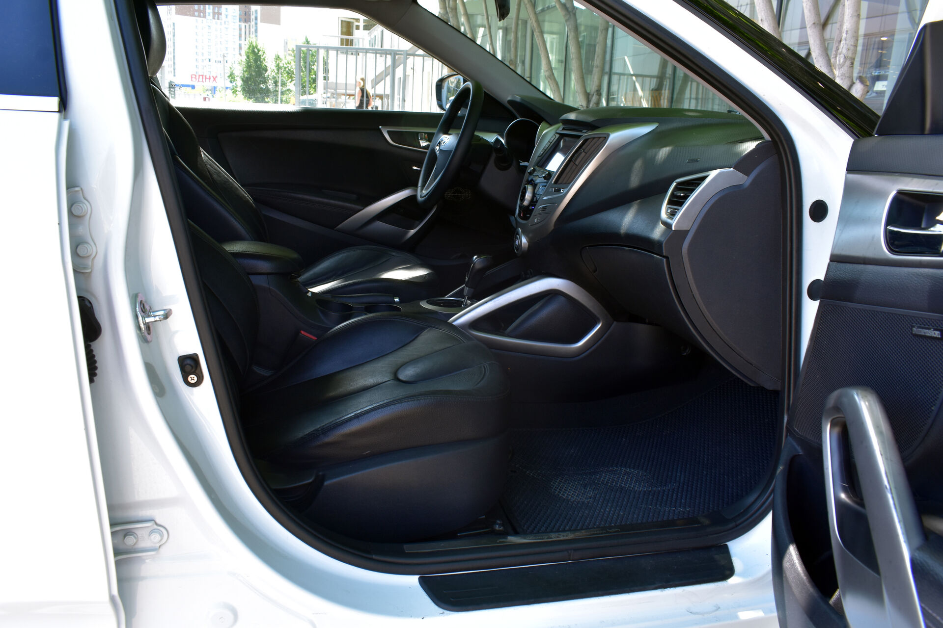 Hyundai Veloster, I 1.6 AT (132 л.с.) 2011