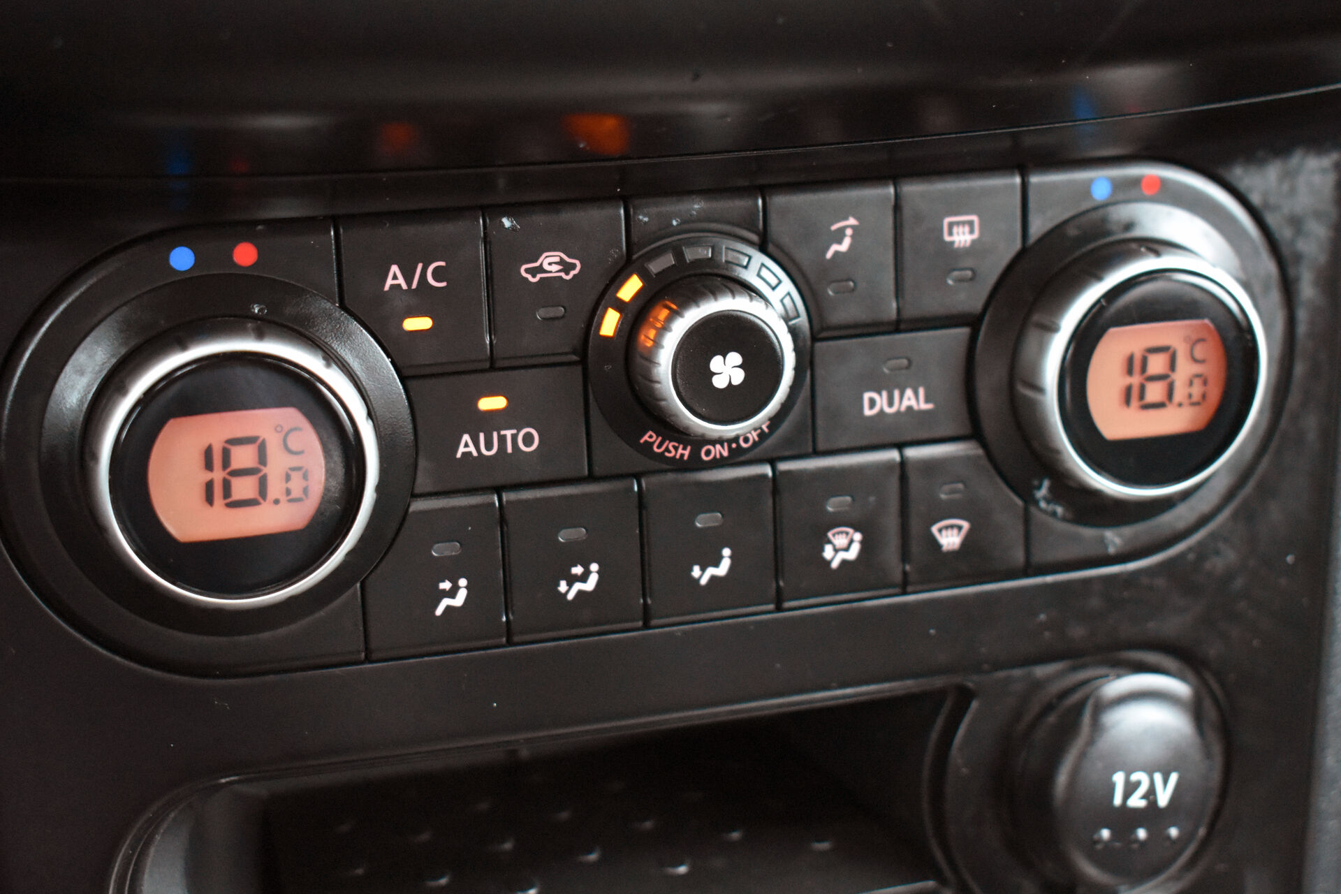 Nissan Qashqai, I Рестайлинг 2.0 CVT (141 л.с.) 4WD 2011