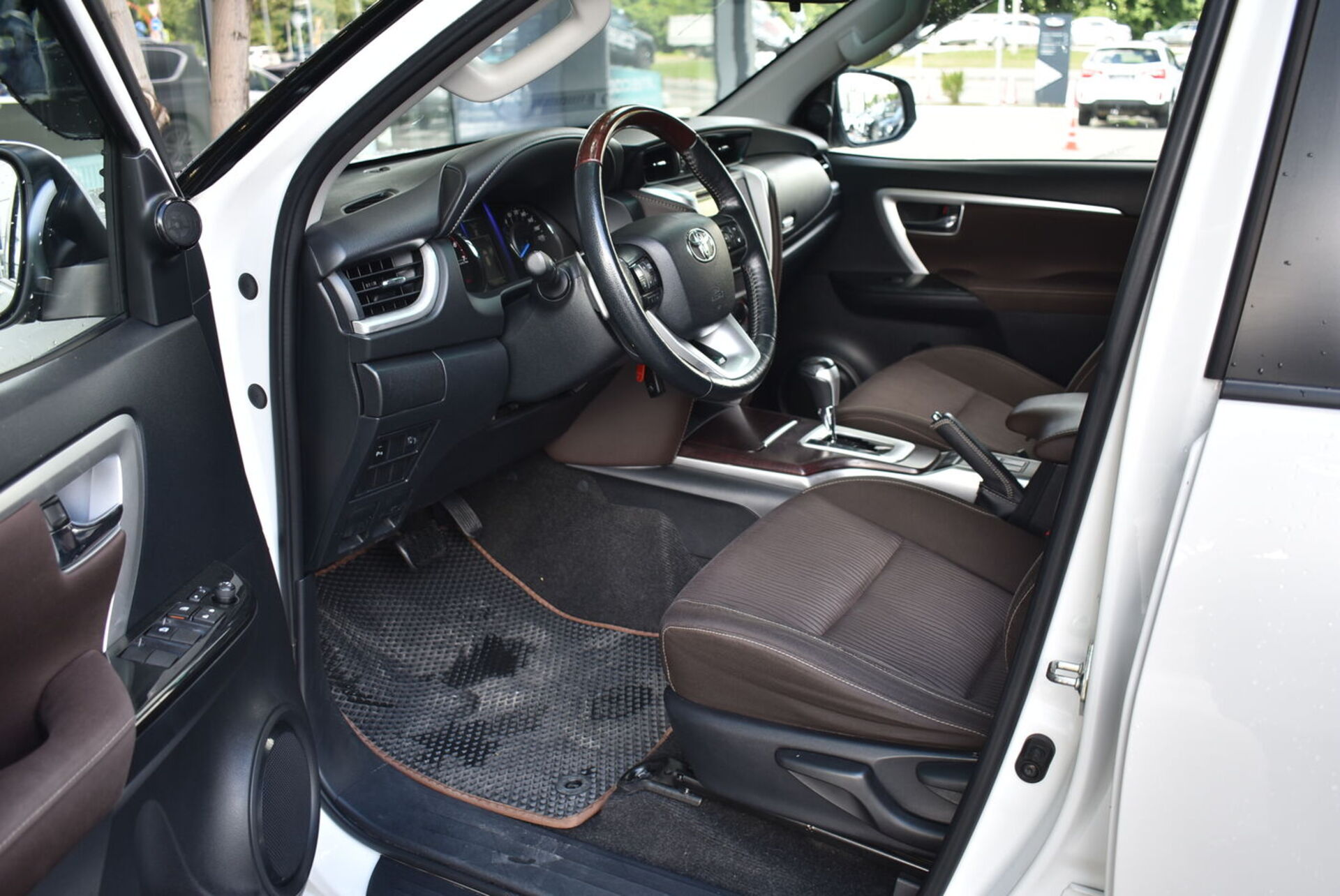 Toyota Fortuner, II 2.7 AT (166 л.с.) 4WD 2019