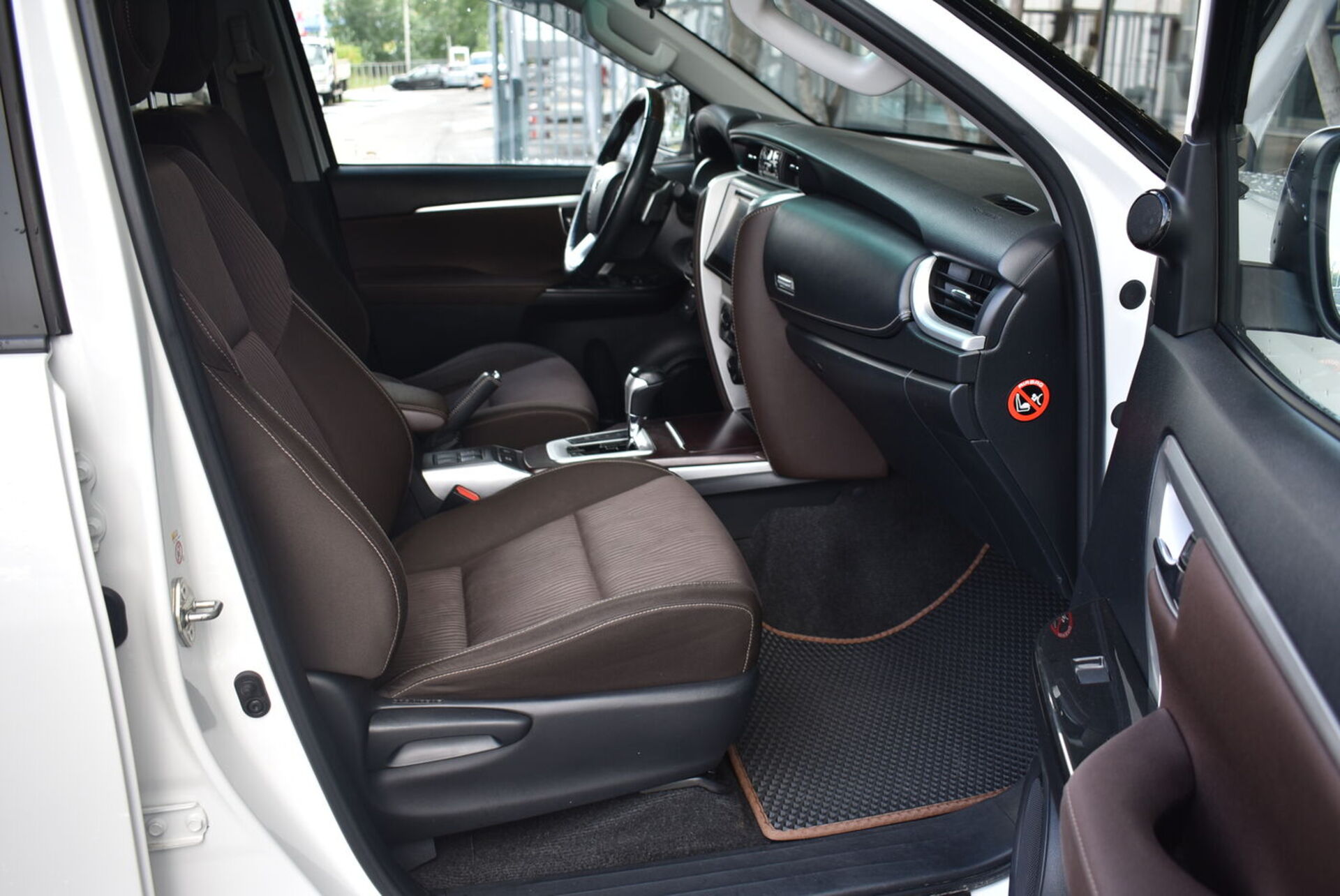 Toyota Fortuner, II 2.7 AT (166 л.с.) 4WD 2019