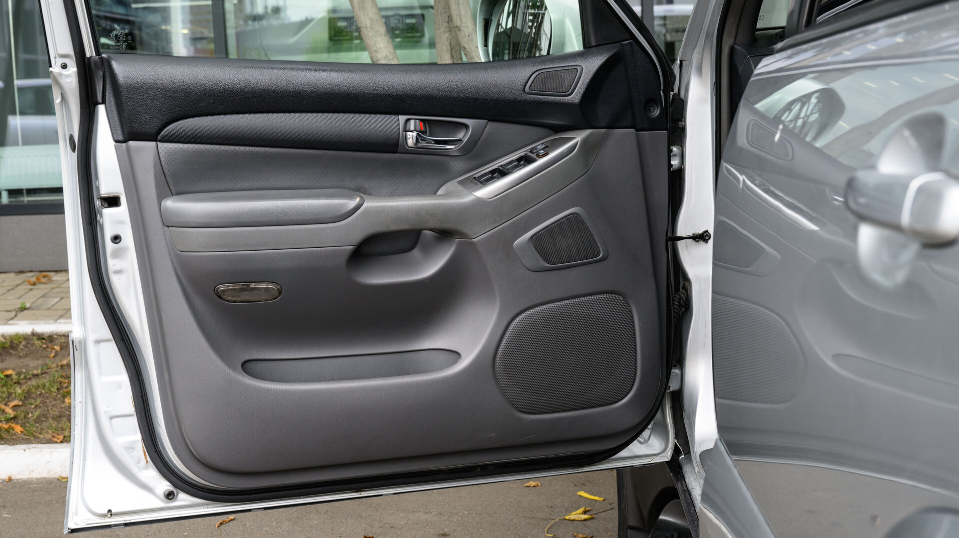 Toyota Land Cruiser Prado, 120 Series Рестайлинг 5-speed 4.0 AT (249 л.с.) 4WD 2007