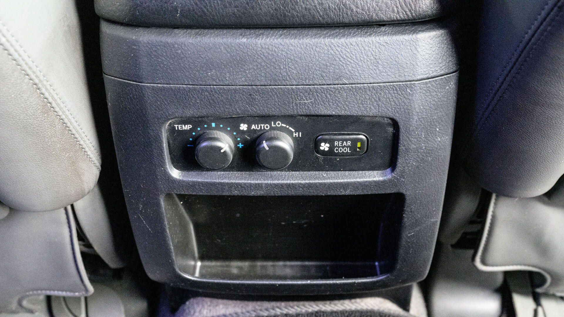 Toyota Land Cruiser Prado, 120 Series Рестайлинг 5-speed 4.0 AT (249 л.с.) 4WD 2007