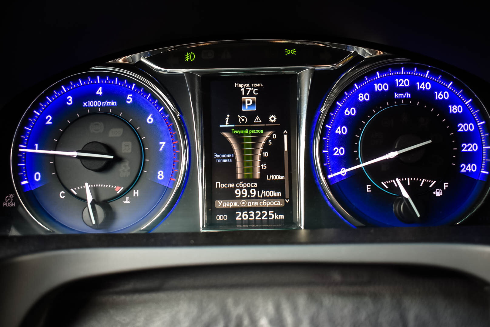 Toyota Camry, VII (XV50) Рестайлинг 2.5 AT (181 л.с.) 2016