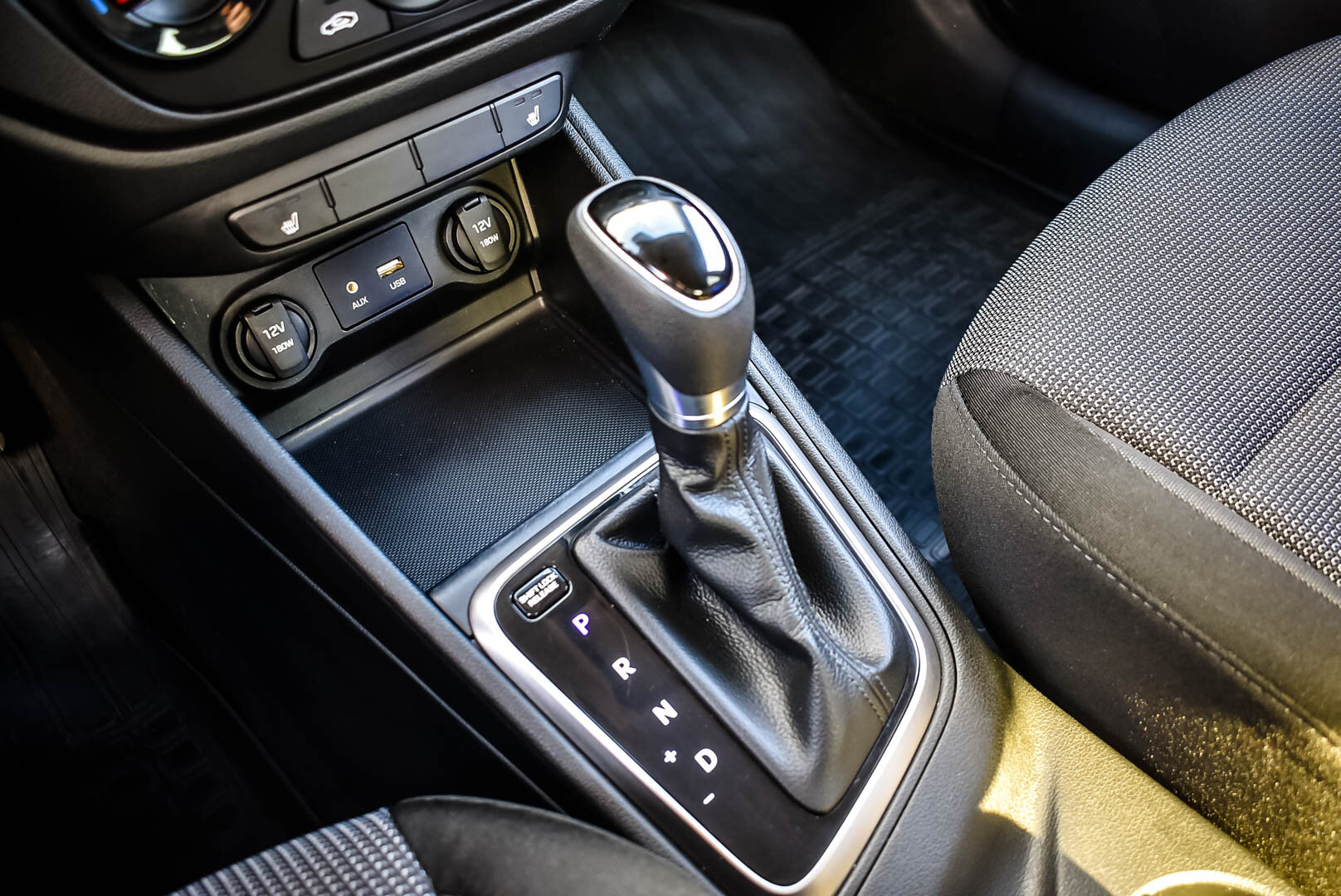 Hyundai Solaris, II 1.6 AT (123 л.с.) 2017