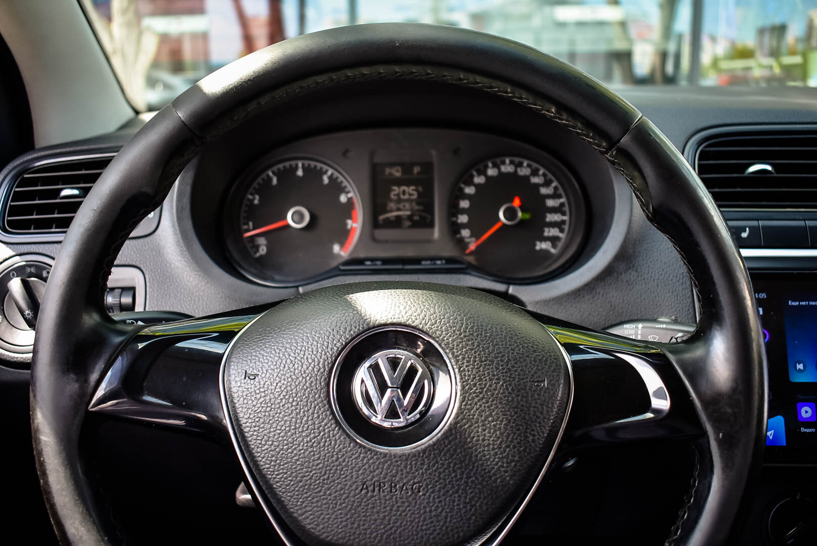 Volkswagen Polo, V Рестайлинг 1.6 AT (110 л.с.) 2016