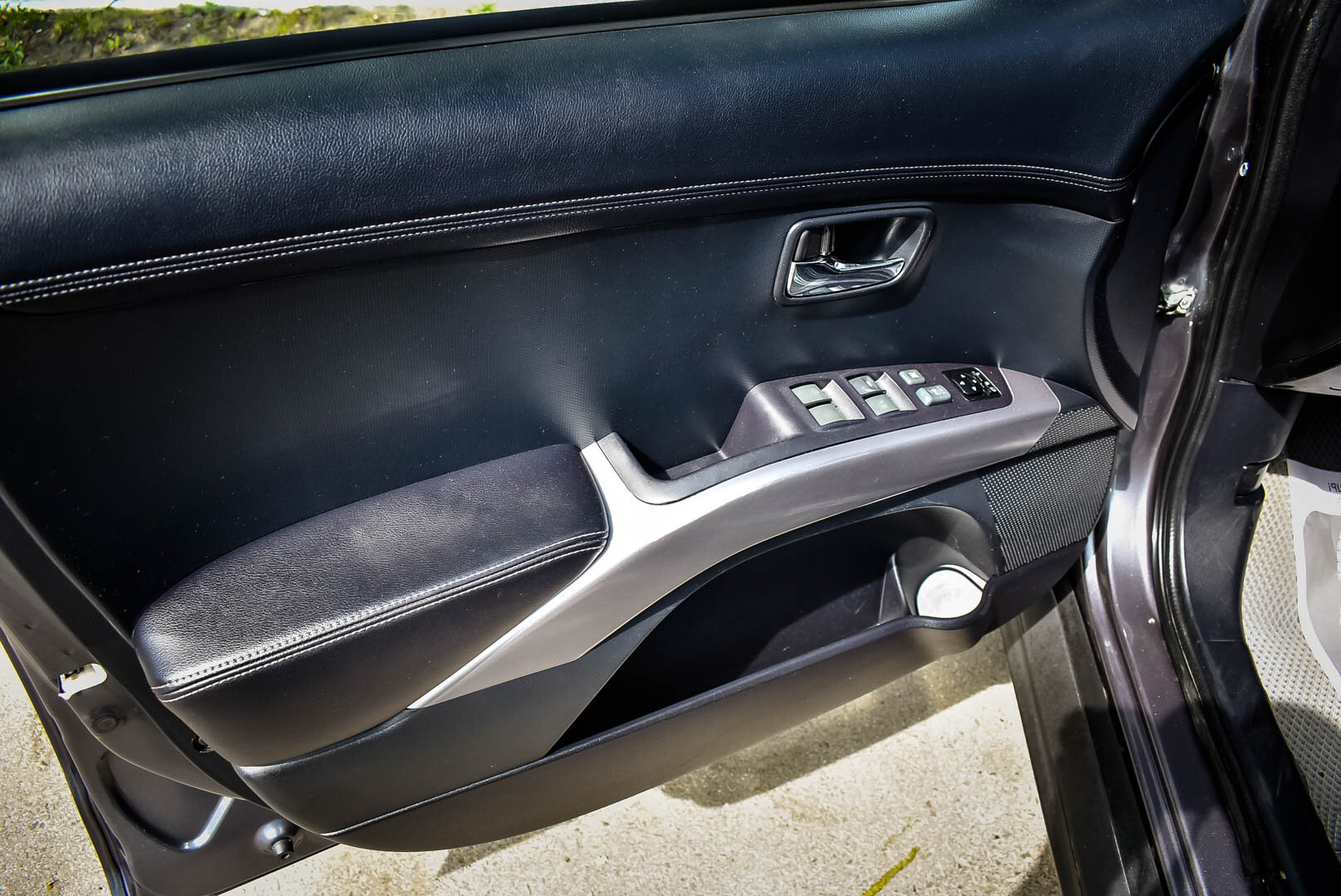 Mitsubishi Outlander, II Рестайлинг 2.4 CVT (170 л.с.) 4WD 2012