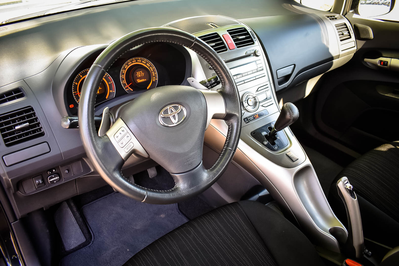 Toyota Auris, I 1.6 AMT (124 л.с.) 2007