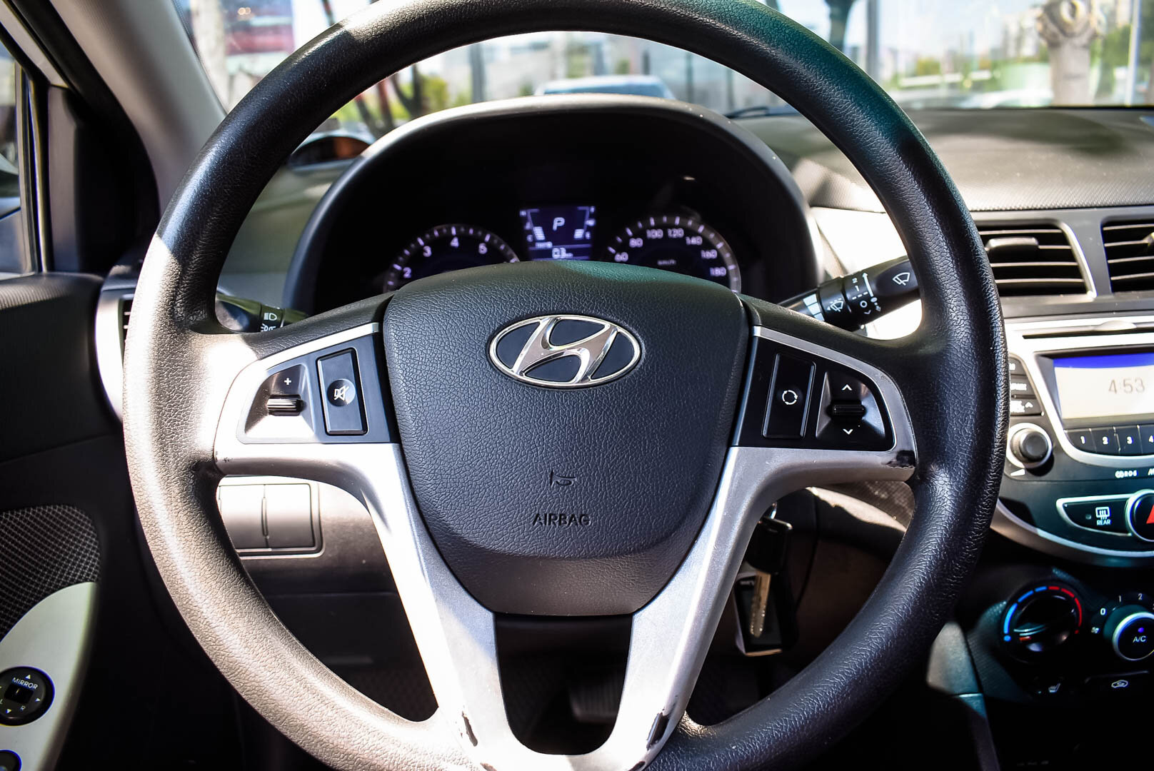 Hyundai Solaris, I 1.4 AT (107 л.с.) 2012