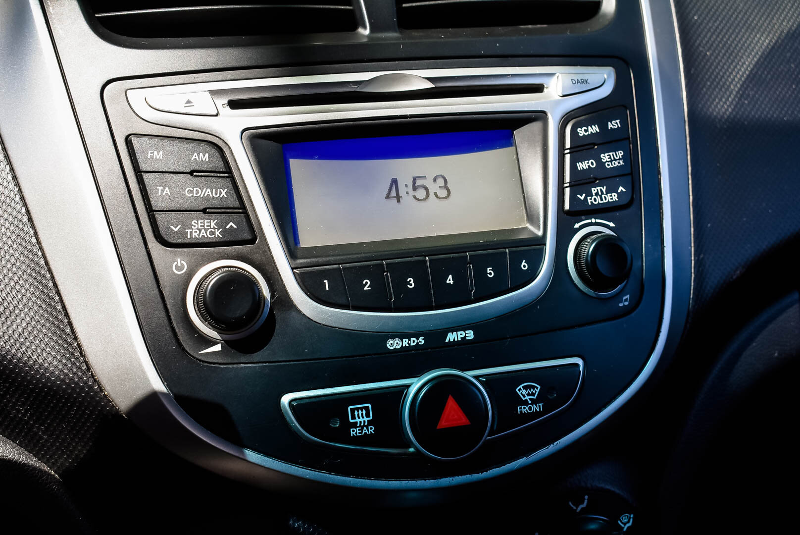 Hyundai Solaris, I 1.4 AT (107 л.с.) 2012