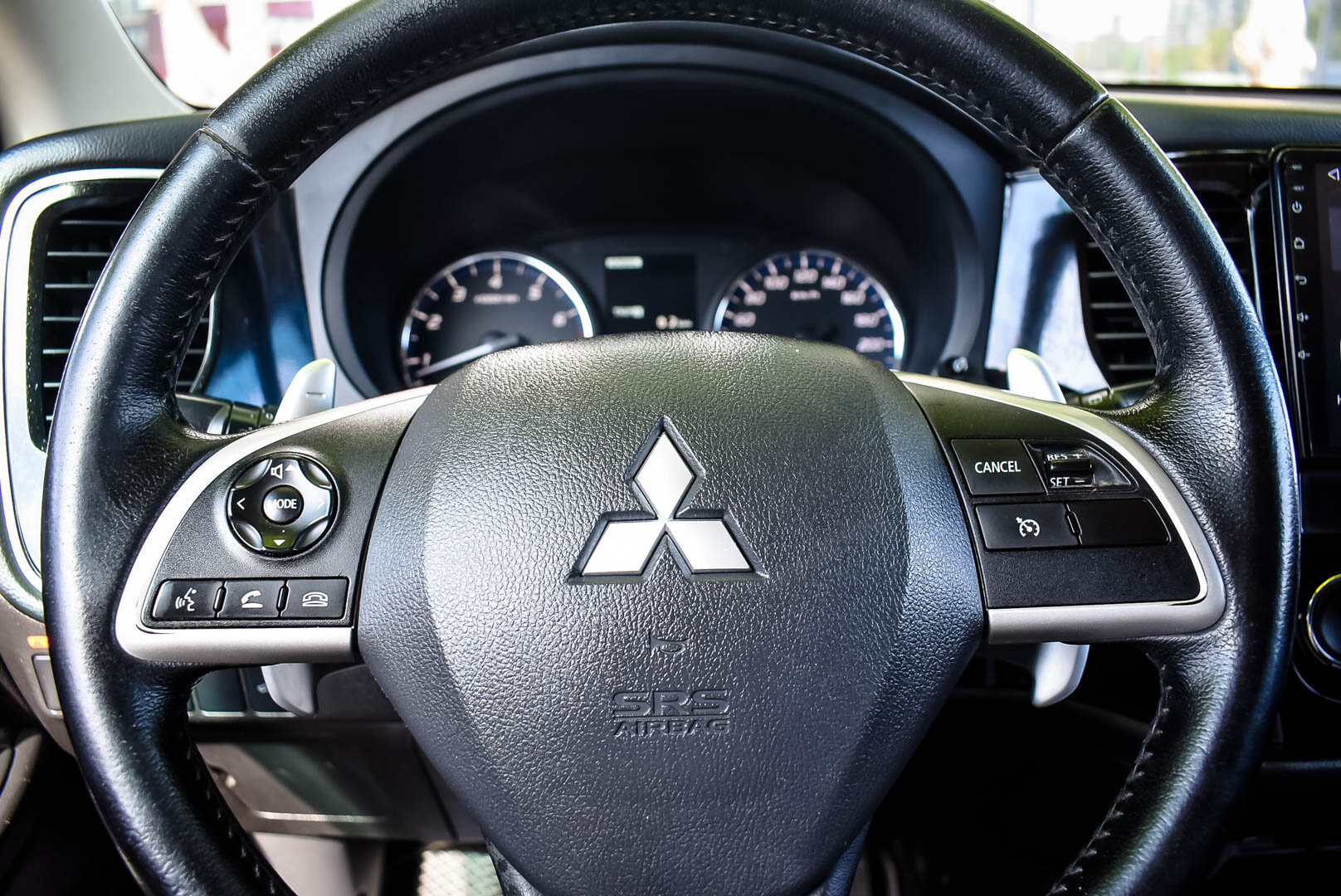 Mitsubishi Outlander, II Рестайлинг 2.4 CVT (170 л.с.) 4WD 2012