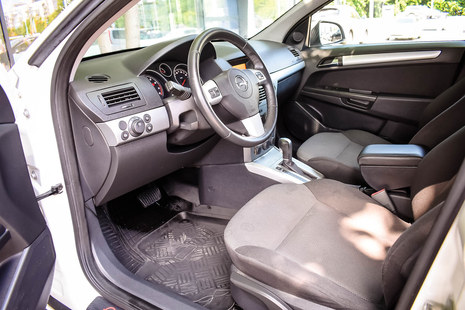 Opel Astra, H Рестайлинг 1.8 AT (140 л.с.) 2012