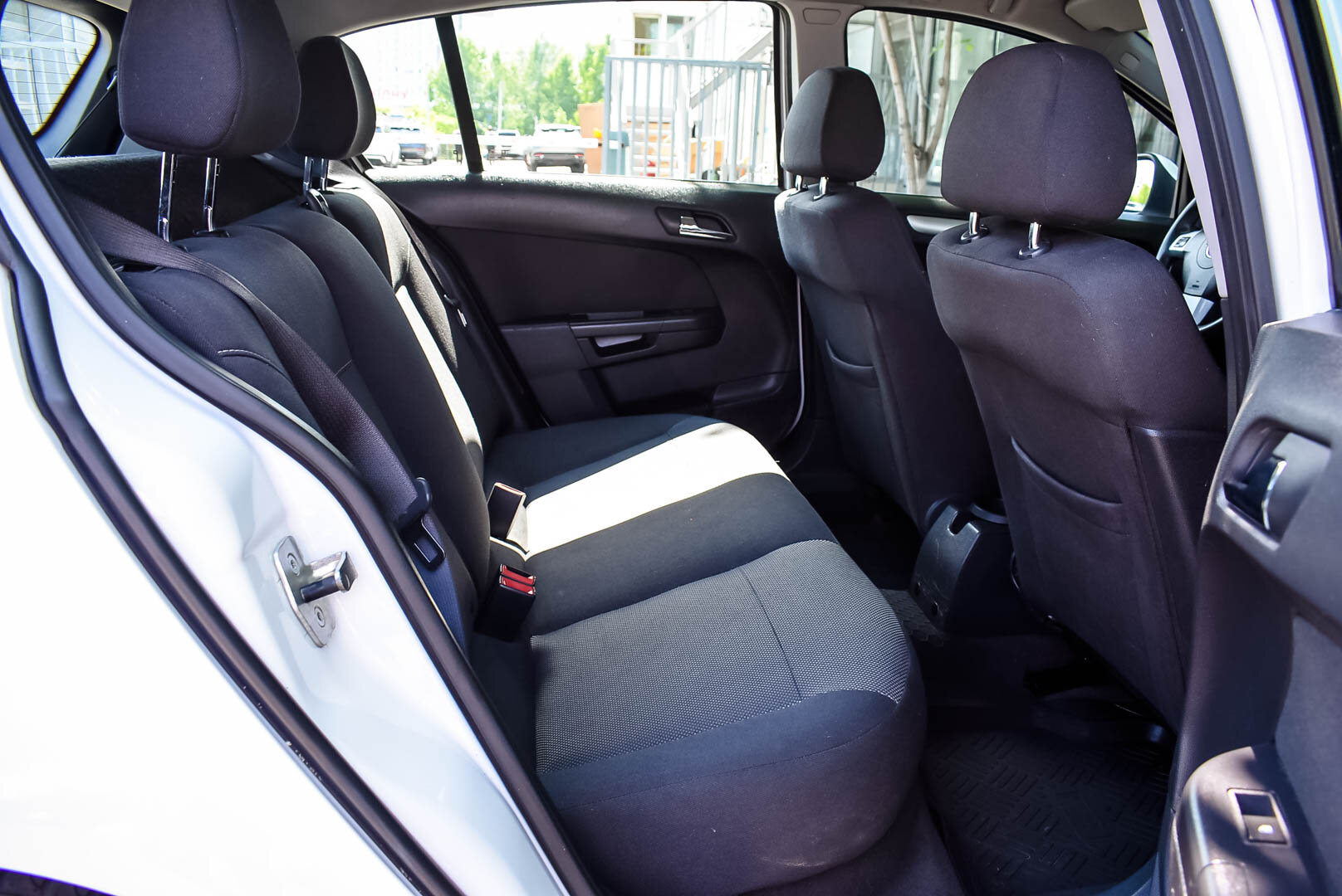 Opel Astra, H Рестайлинг 1.8 AT (140 л.с.) 2012