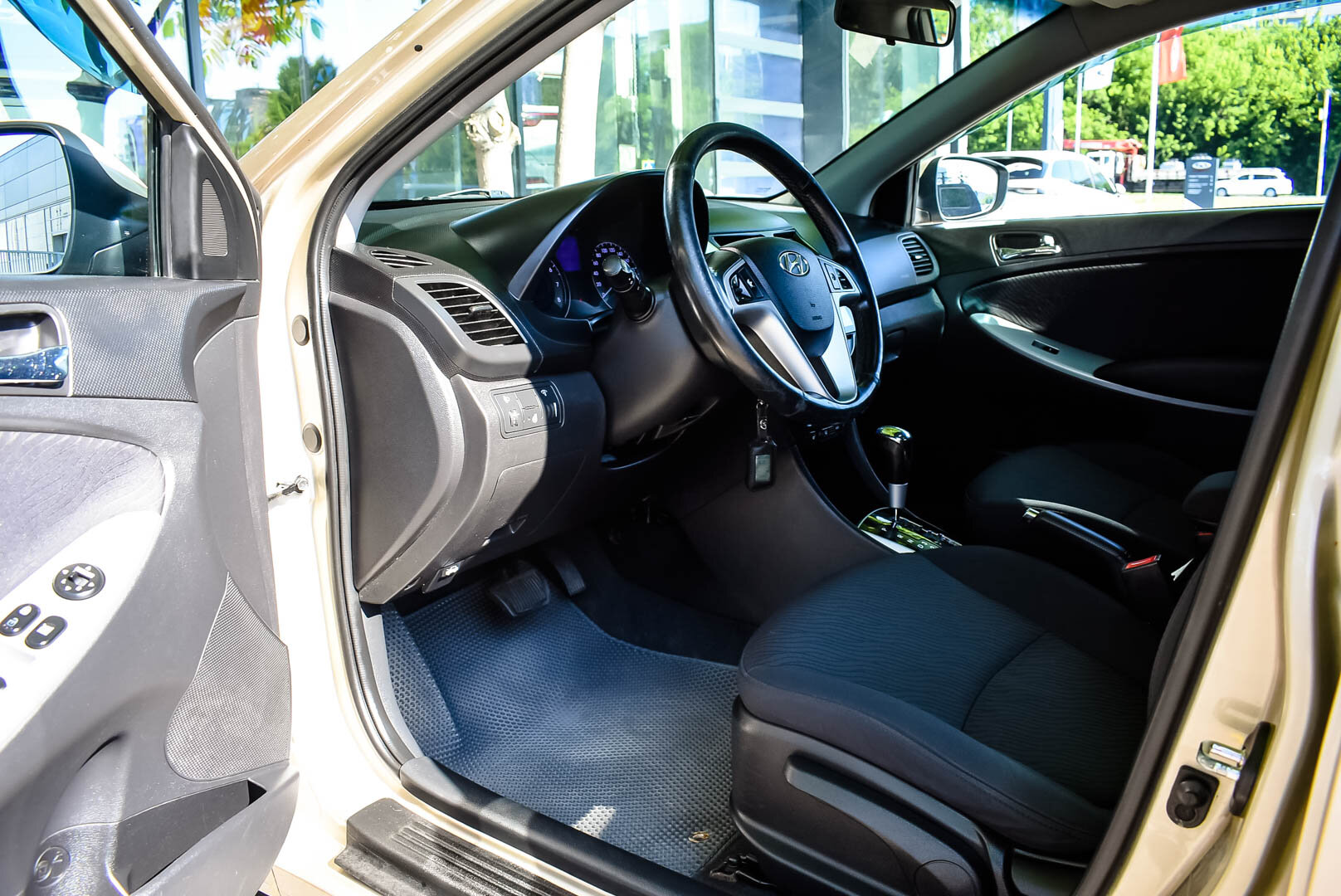 Hyundai Solaris, I 1.6 AT (123 л.с.) 2013