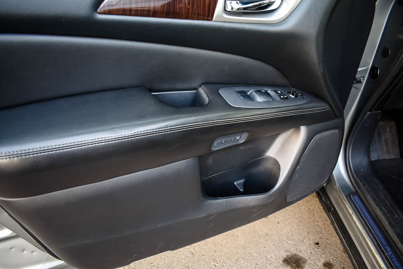 Nissan Pathfinder, IV 3.5 CVT (249 л.с.) 4WD 2014