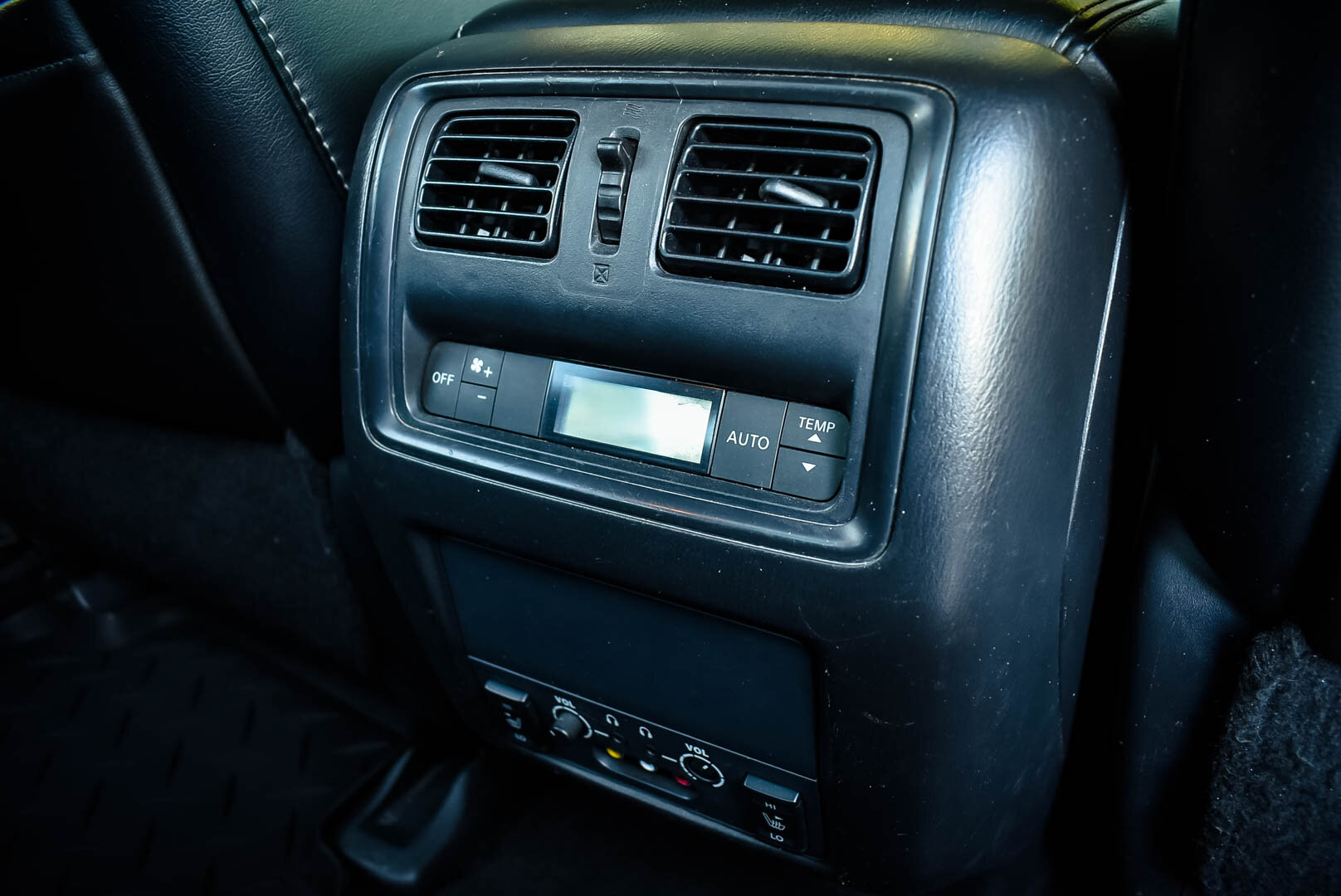 Nissan Pathfinder, IV 3.5 CVT (249 л.с.) 4WD 2014