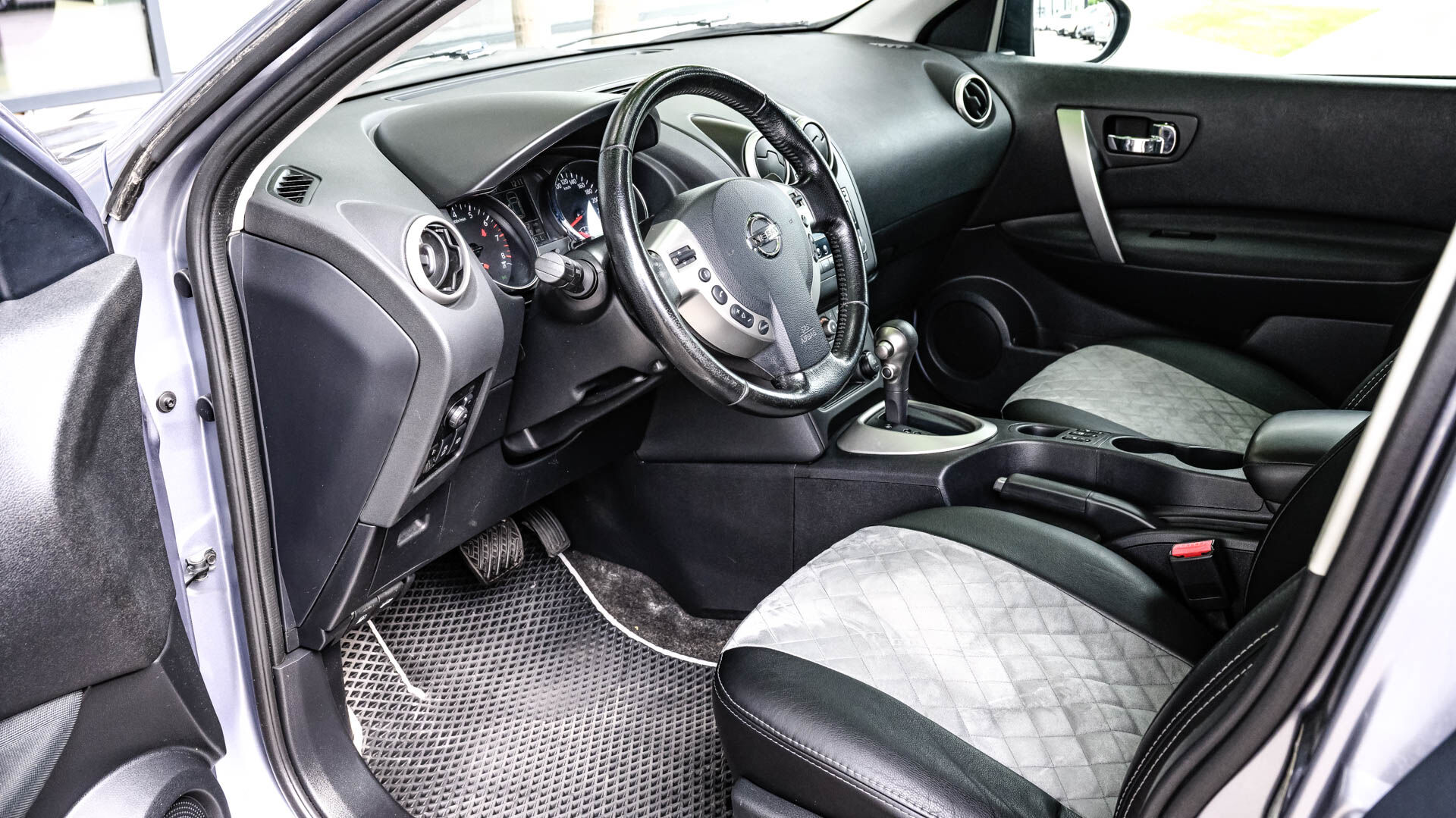 Nissan Qashqai, I Рестайлинг 1.6 CVT (117 л.с.) 2012