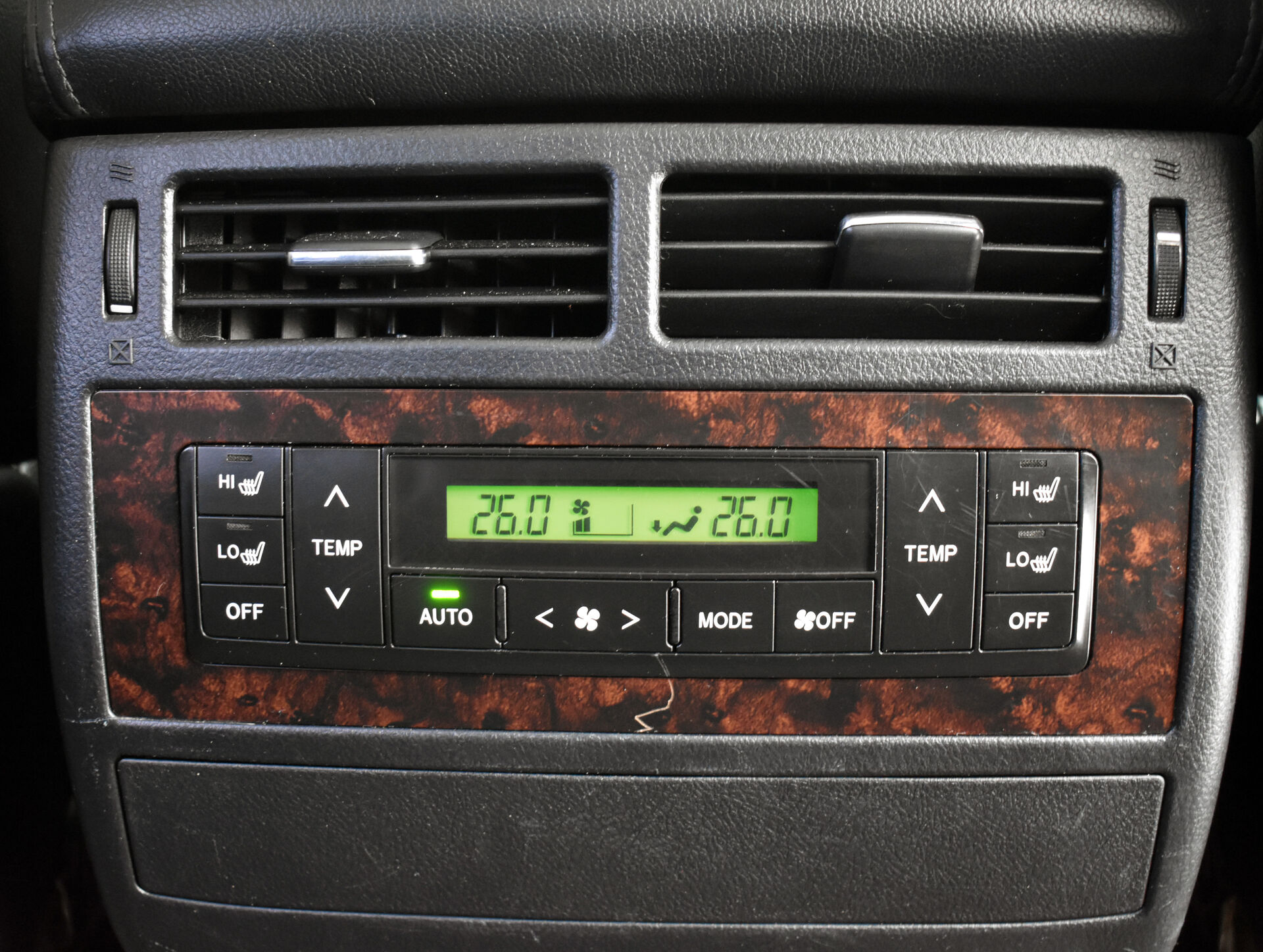 Toyota Land Cruiser, 70 Series Рестайлинг 1 76 4.5d AT (202 л.с.) 4WD 2012