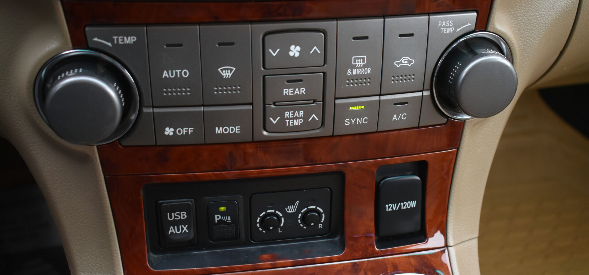 Toyota Highlander, II (XU40) Рестайлинг 3.5 AT (273 л.с.) 4WD 2012