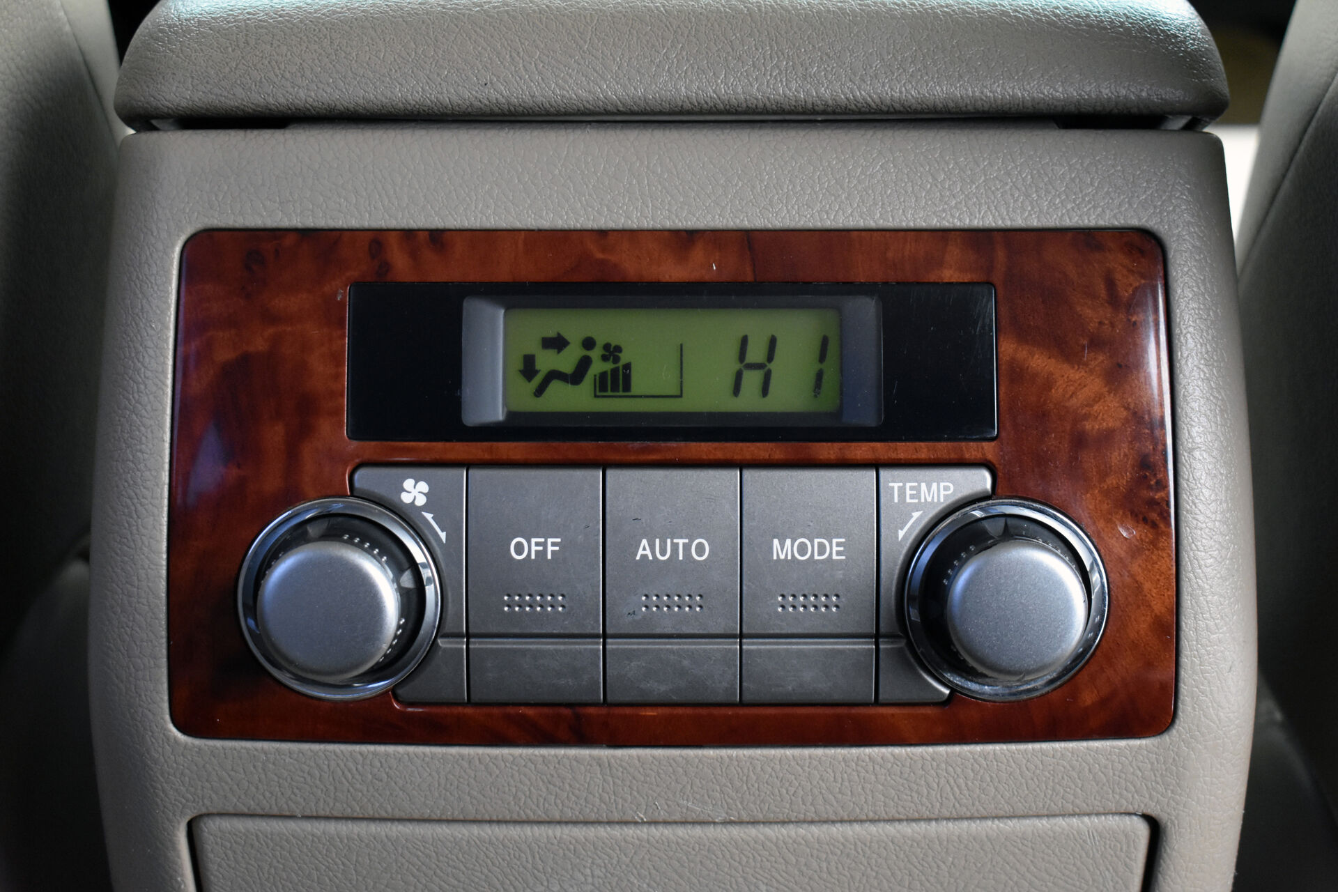 Toyota Highlander, II (XU40) Рестайлинг 3.5 AT (273 л.с.) 4WD 2012