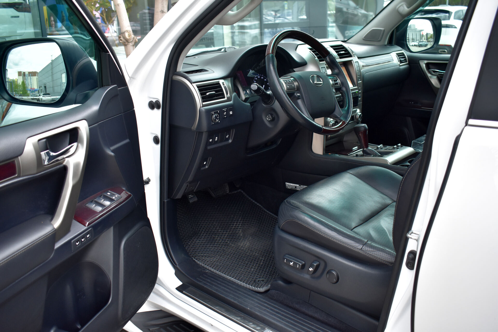 Lexus GX, II Рестайлинг 460 4.6 AT (296 л.с.) 4WD 2014