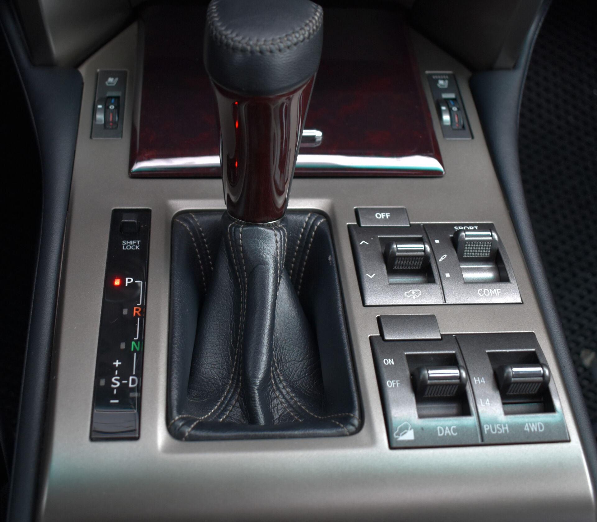 Lexus GX, II Рестайлинг 460 4.6 AT (296 л.с.) 4WD 2014