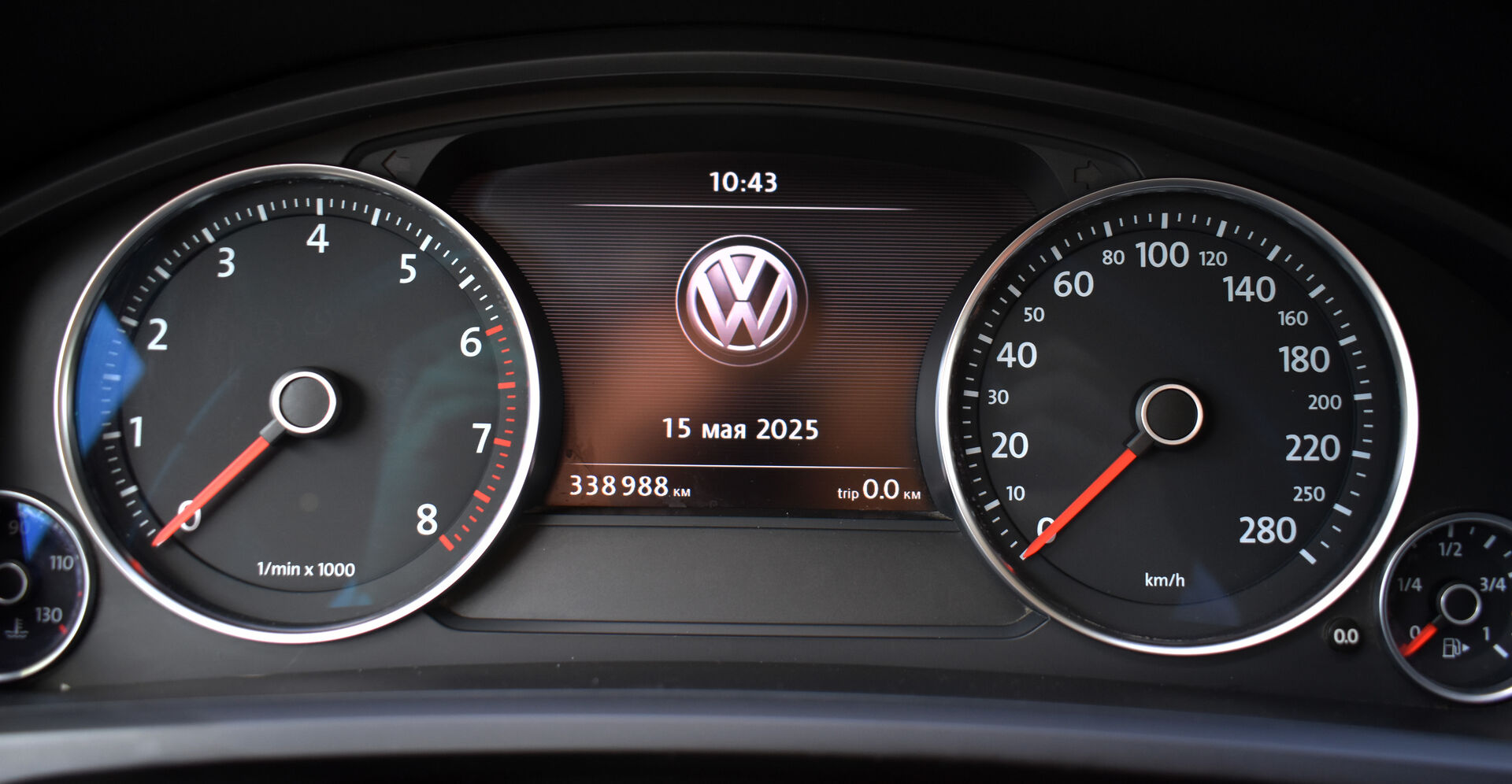 Volkswagen Touareg, II 3.6 AT (249 л.с.) 4WD 2012