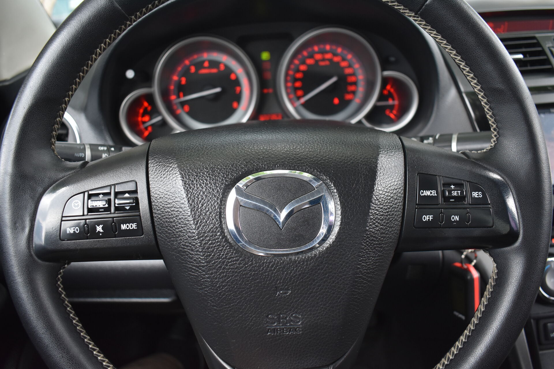 Mazda 6, II (GH) Рестайлинг 2.0 AT (147 л.с.) 2010