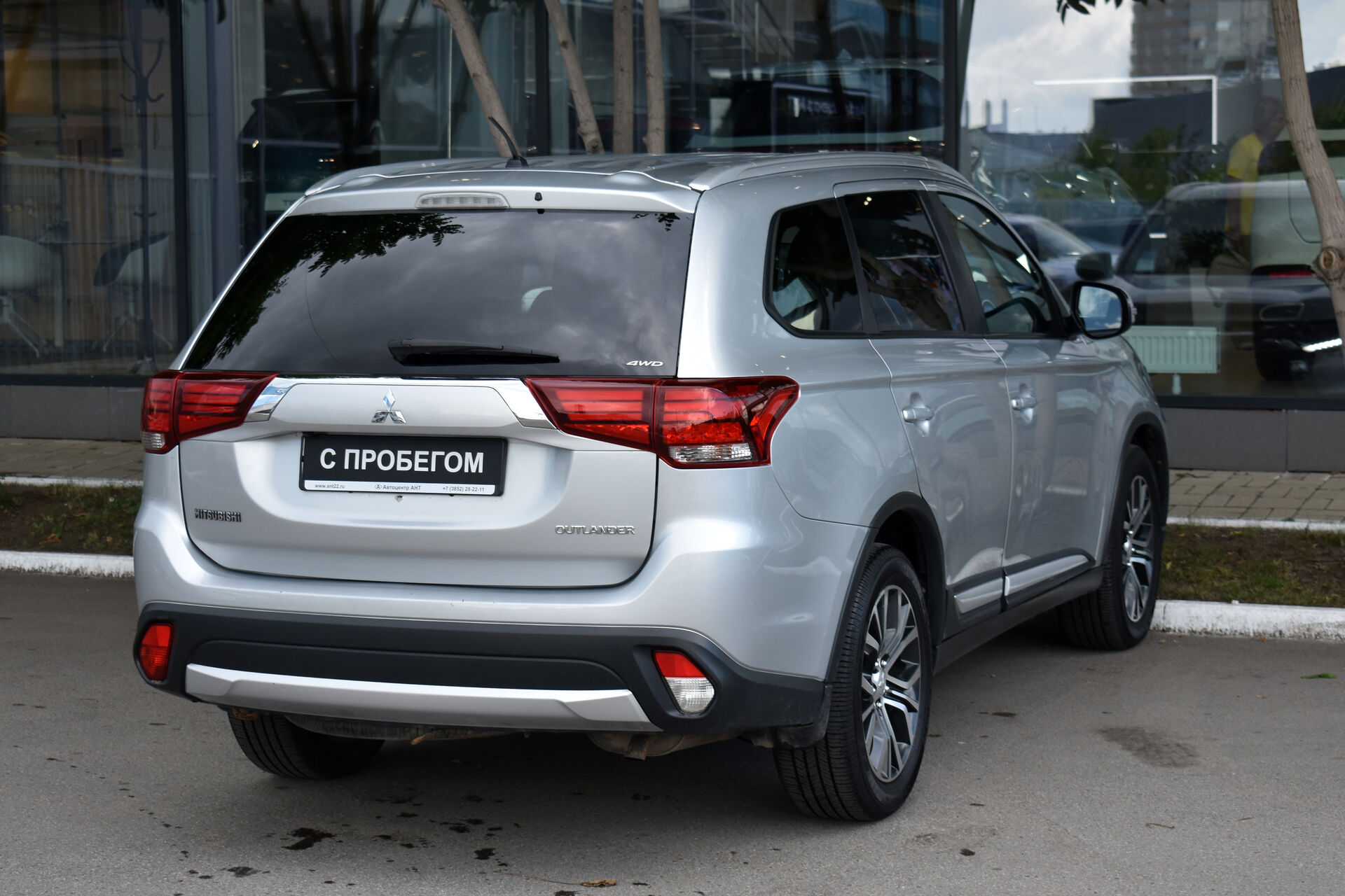 Mitsubishi Outlander, III Рестайлинг 2 2.4 CVT (167 л.с.) 4WD 2016