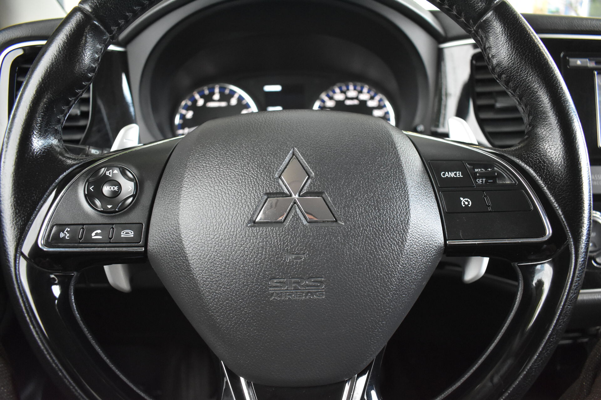 Mitsubishi Outlander, III Рестайлинг 2 2.4 CVT (167 л.с.) 4WD 2016