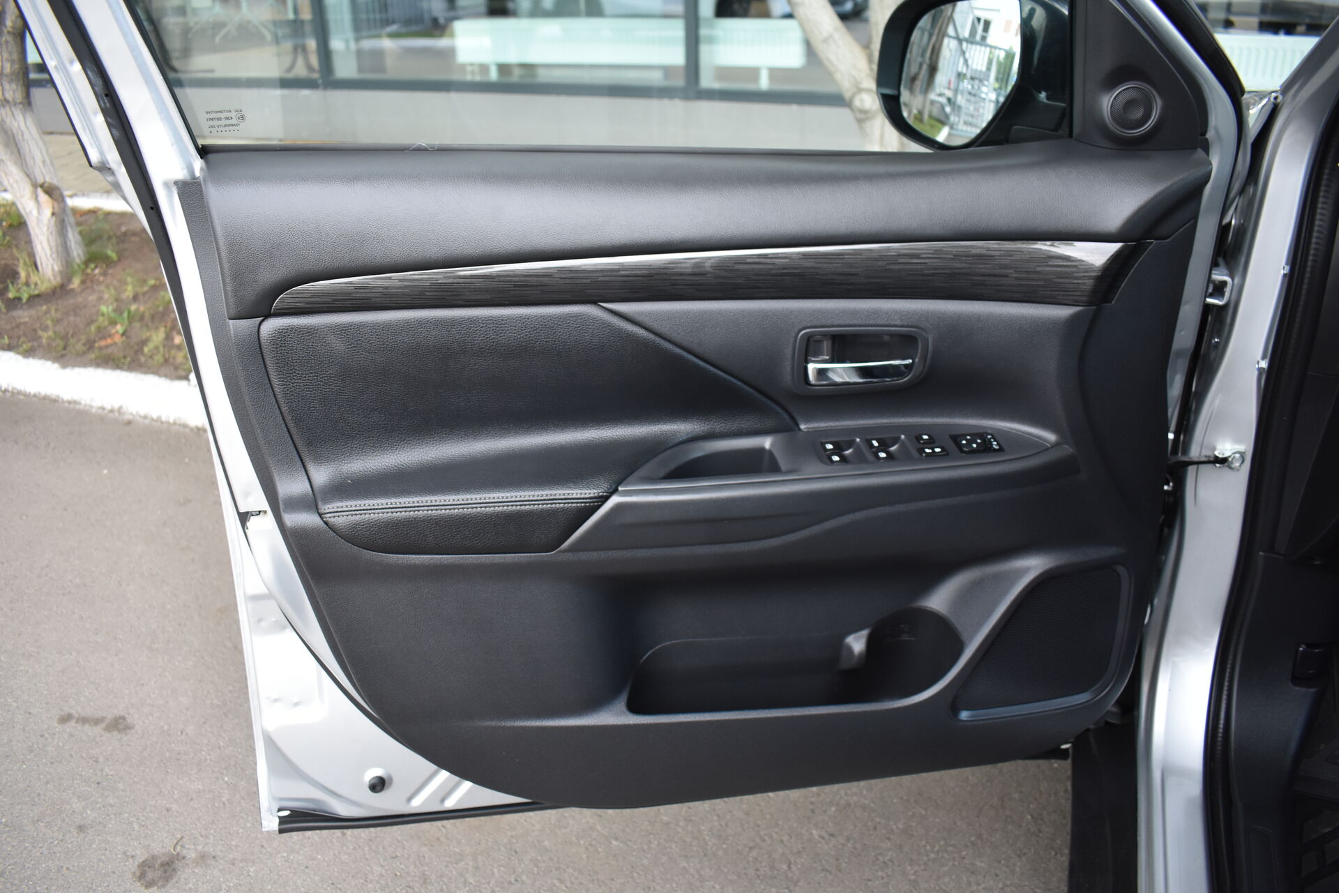 Mitsubishi Outlander, III Рестайлинг 2 2.4 CVT (167 л.с.) 4WD 2016