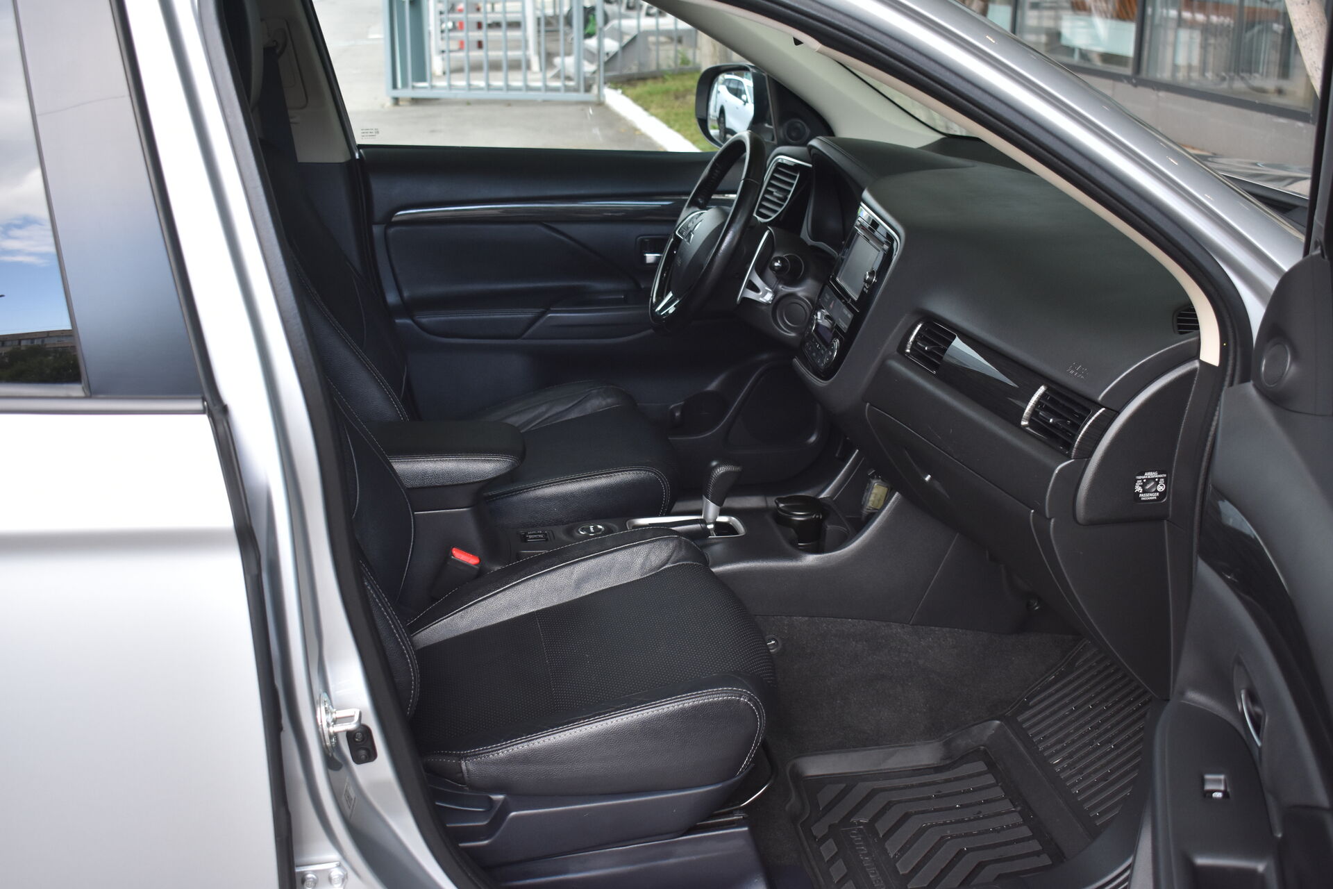 Mitsubishi Outlander, III Рестайлинг 2 2.4 CVT (167 л.с.) 4WD 2016