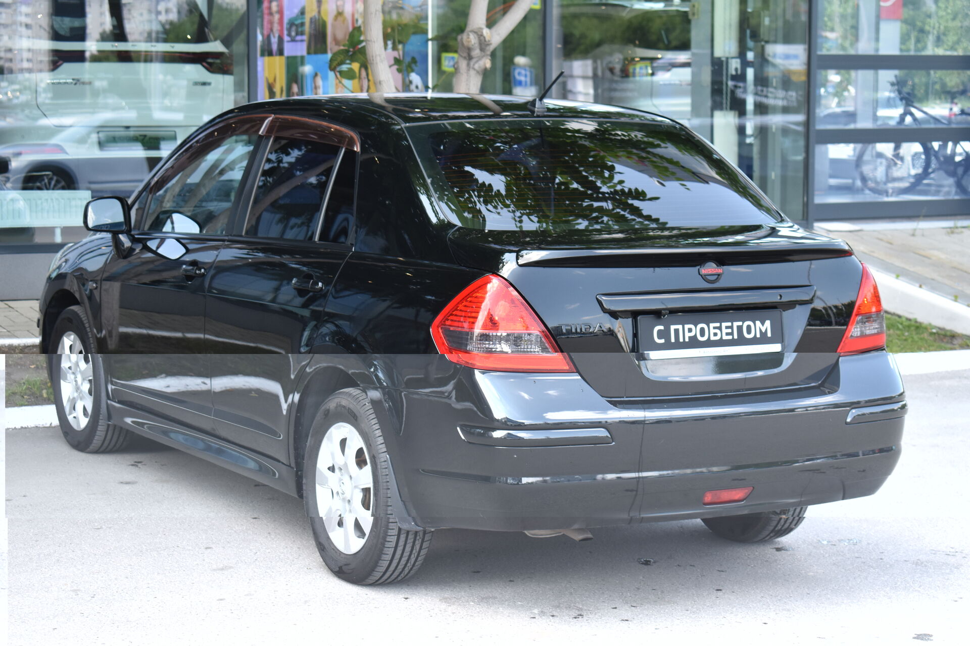 Nissan Tiida, I Рестайлинг 1.6 MT (110 л.с.) 2011