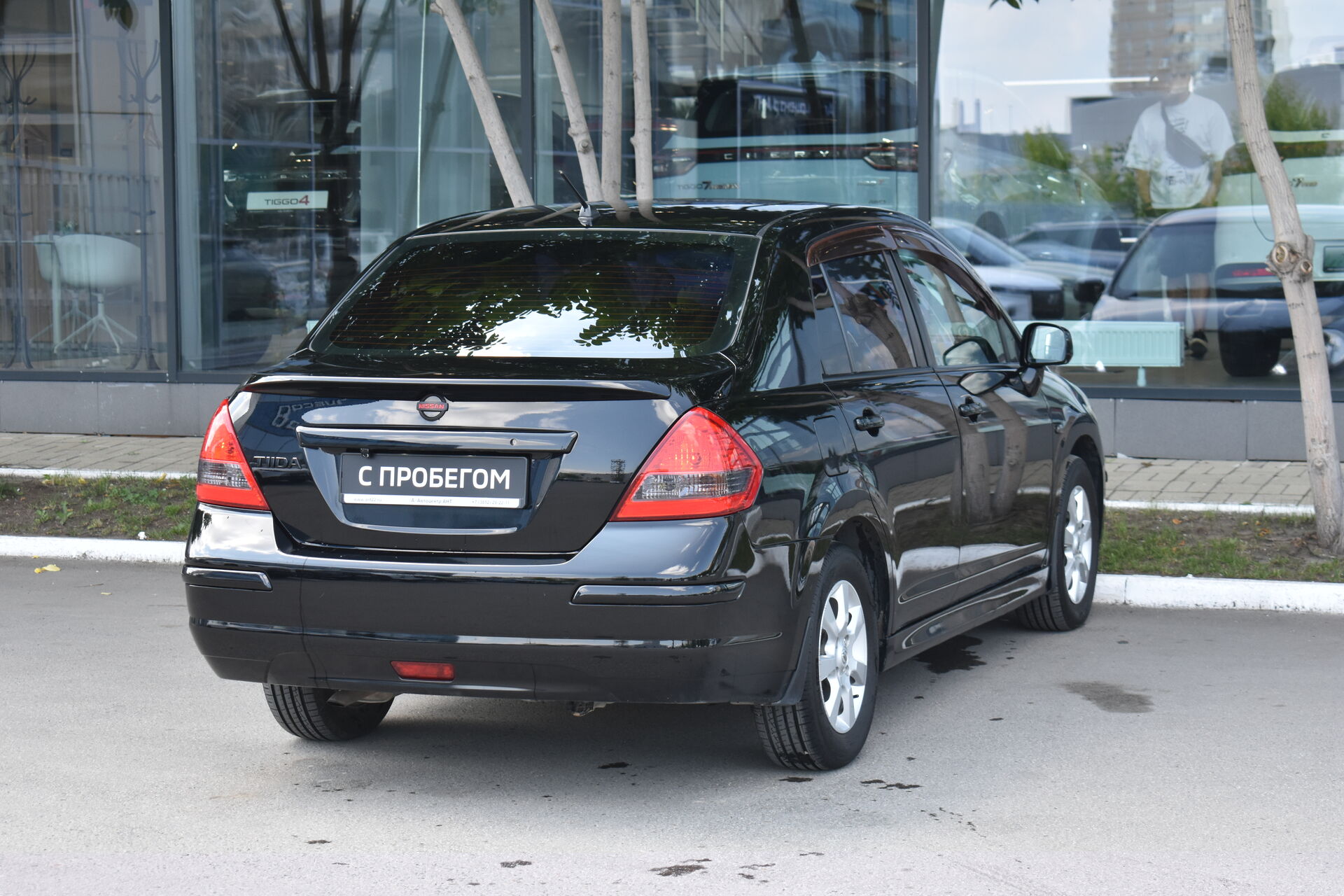 Nissan Tiida, I Рестайлинг 1.6 MT (110 л.с.) 2011