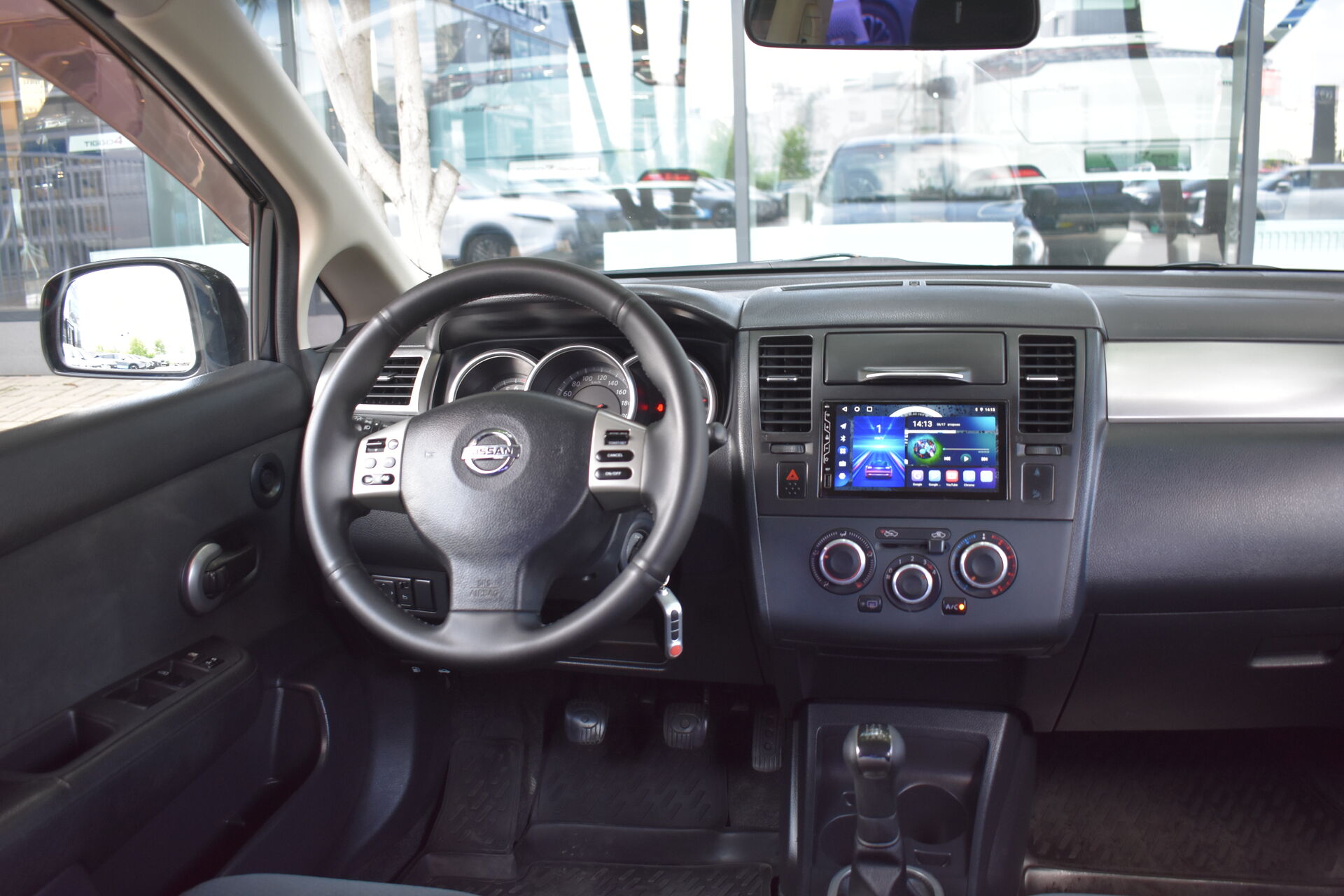 Nissan Tiida, I Рестайлинг 1.6 MT (110 л.с.) 2011