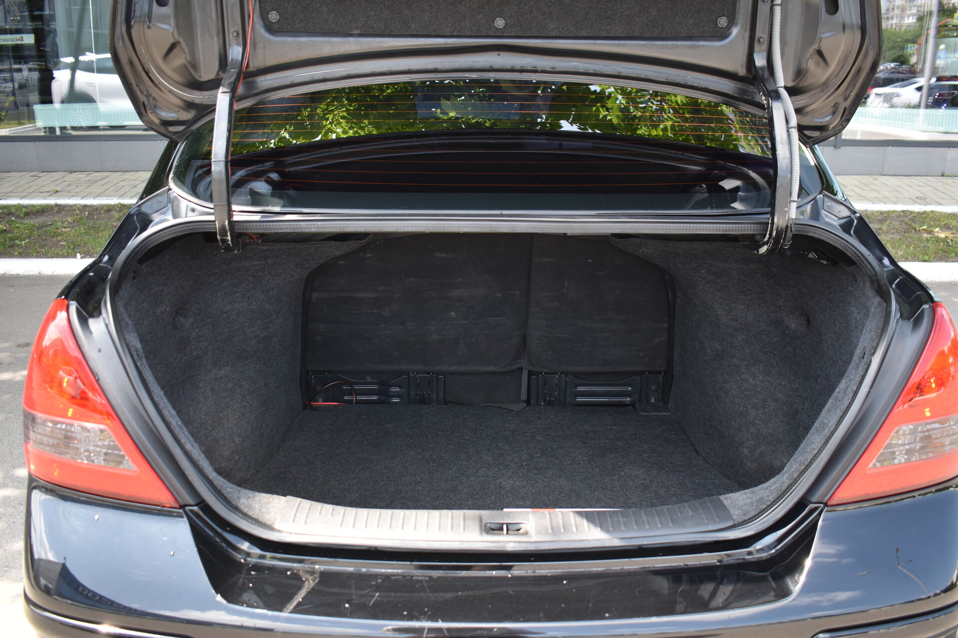 Nissan Tiida, I Рестайлинг 1.6 MT (110 л.с.) 2011