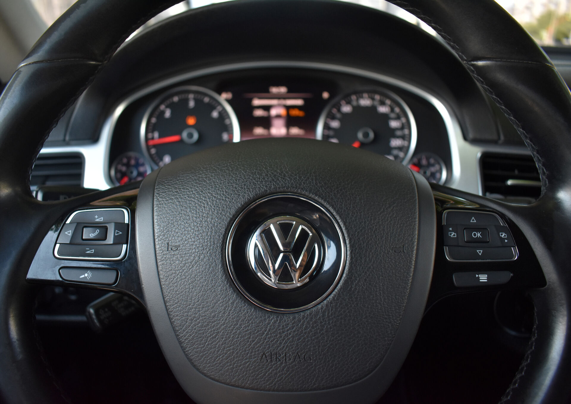Volkswagen Touareg, II Рестайлинг 3.0d AT (245 л.с.) 4WD 2014