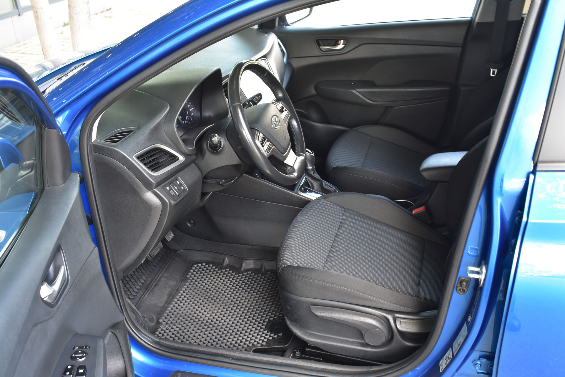 Hyundai Solaris, II 1.6 AT (123 л.с.) 2018