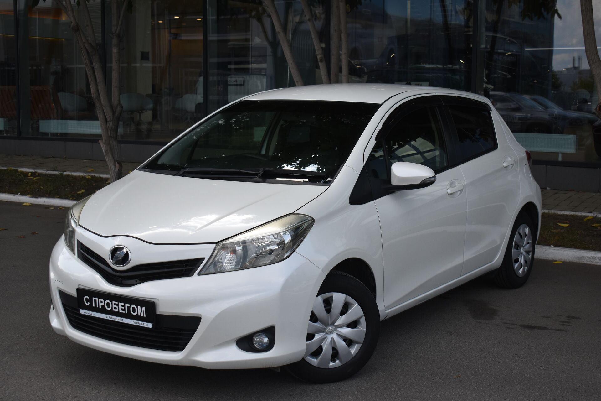 Toyota Vitz, III (XP130) 1.0 CVT (69 л.с.) 2012