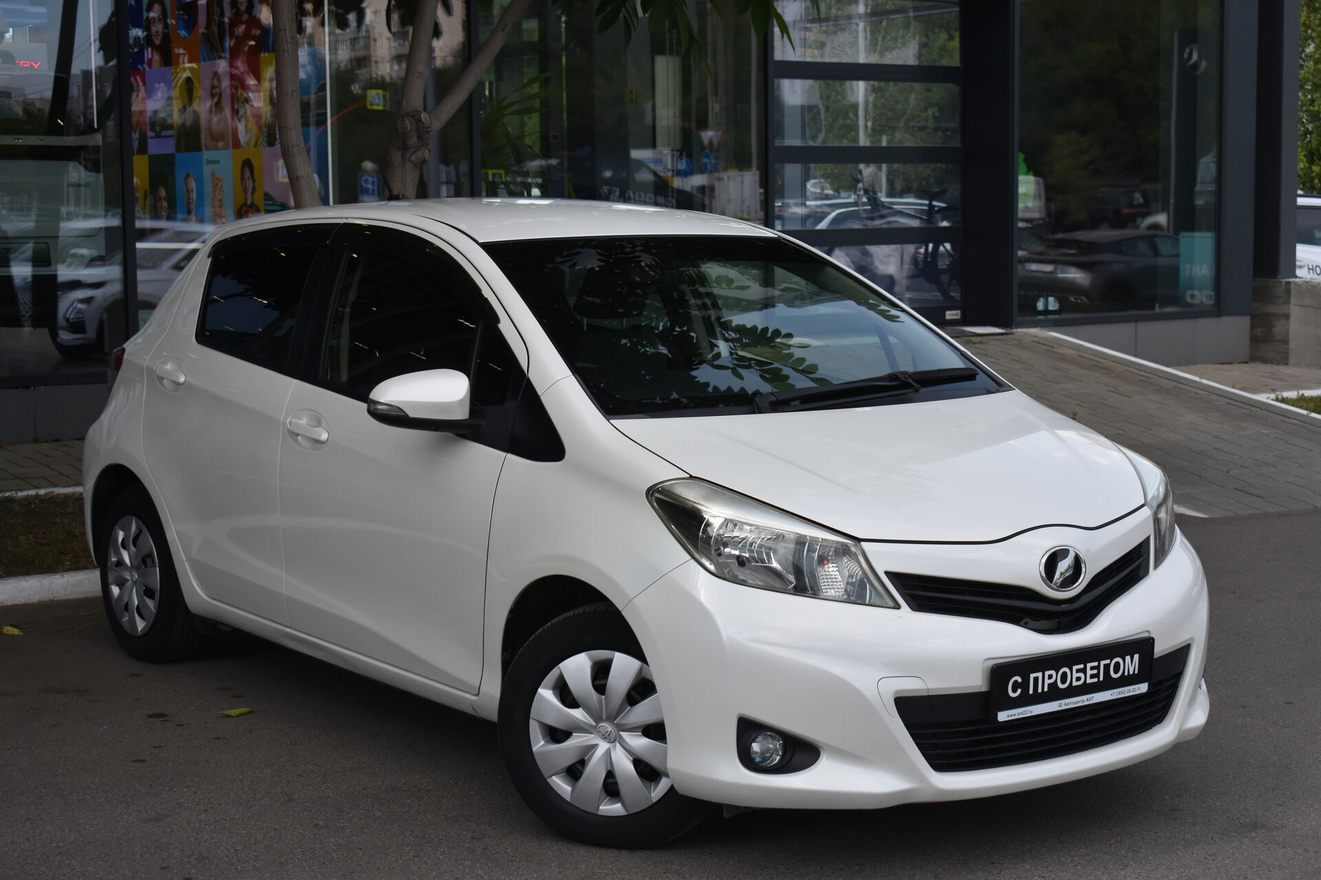 Toyota Vitz, III (XP130) 1.0 CVT (69 л.с.) 2012
