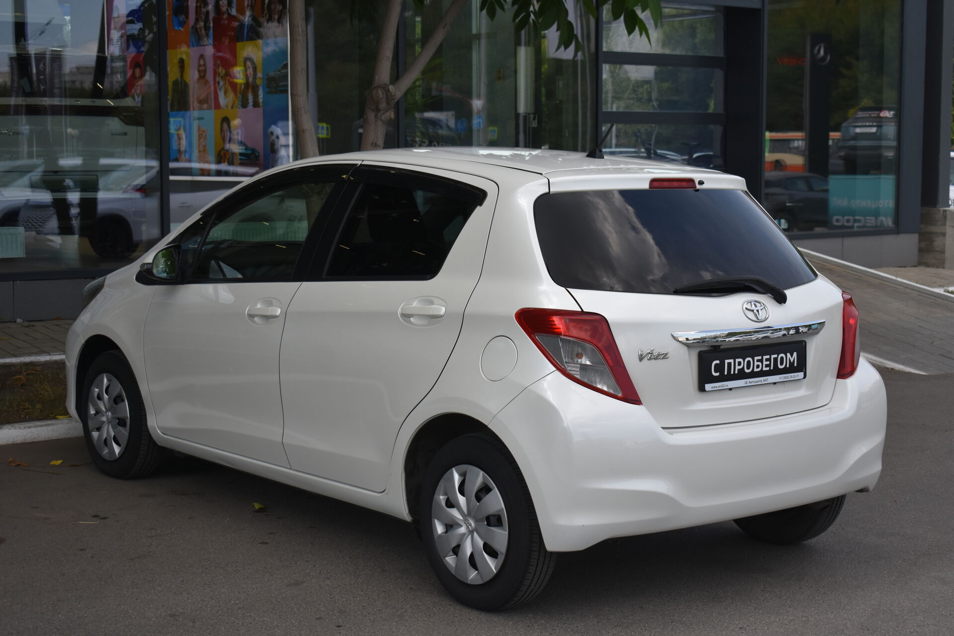 Toyota Vitz, III (XP130) 1.0 CVT (69 л.с.) 2012