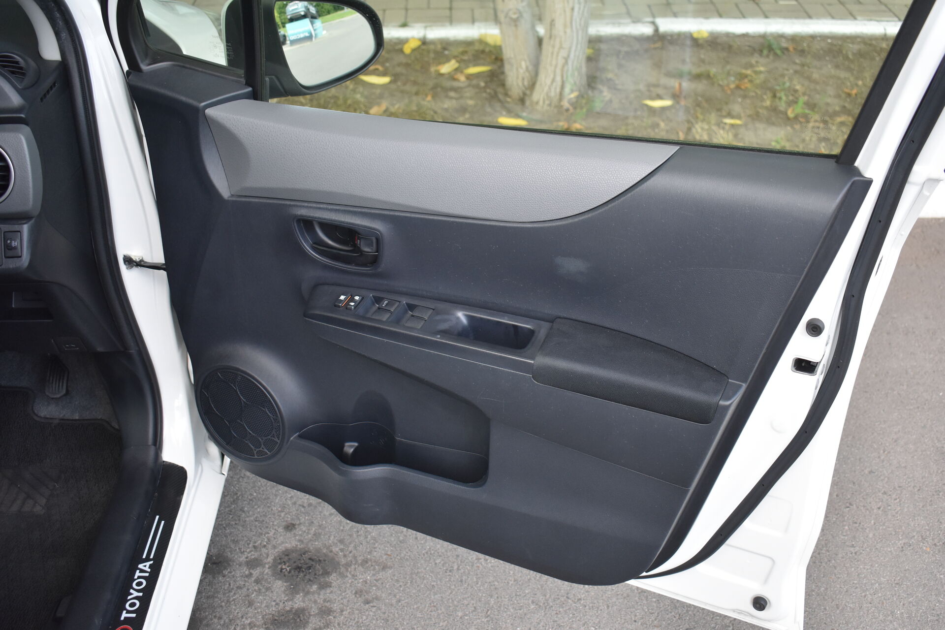 Toyota Vitz, III (XP130) 1.0 CVT (69 л.с.) 2012
