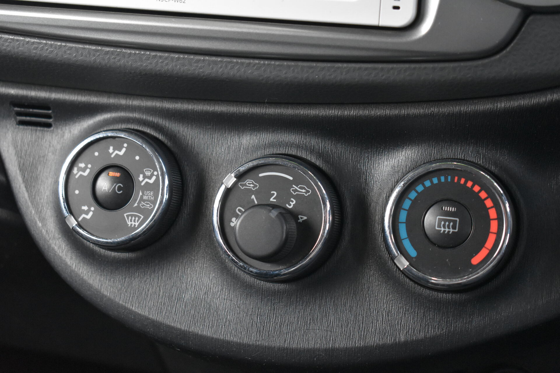 Toyota Vitz, III (XP130) 1.0 CVT (69 л.с.) 2012