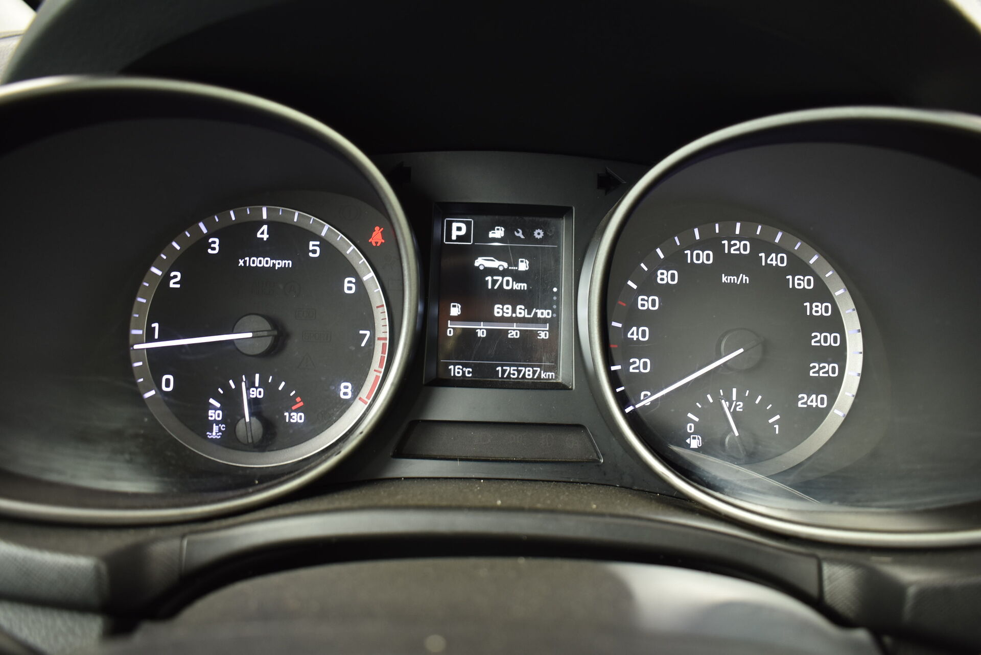 Hyundai Santa Fe, III Рестайлинг 2.4 AT (171 л.с.) 4WD 2015