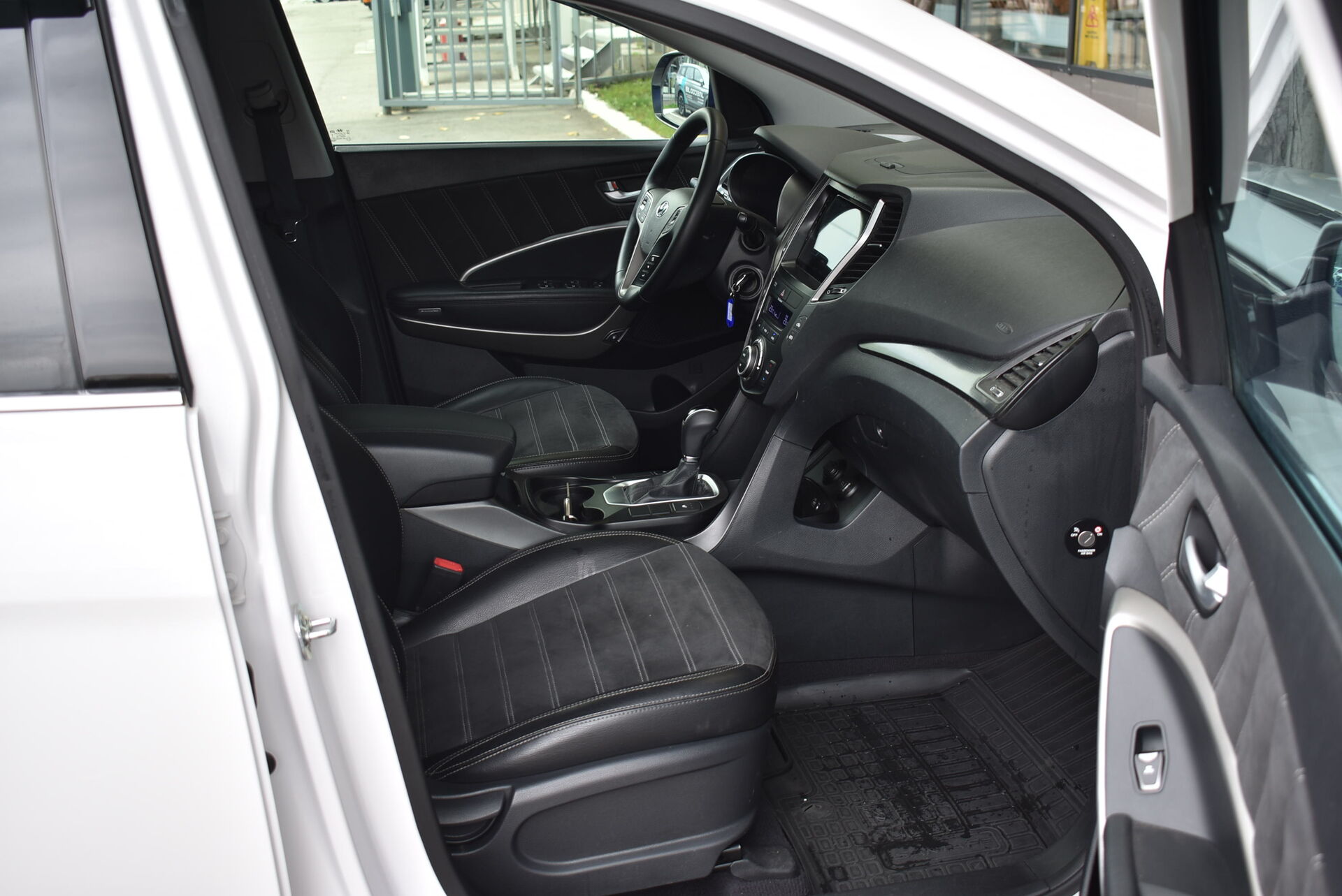 Hyundai Santa Fe, III Рестайлинг 2.4 AT (171 л.с.) 4WD 2015