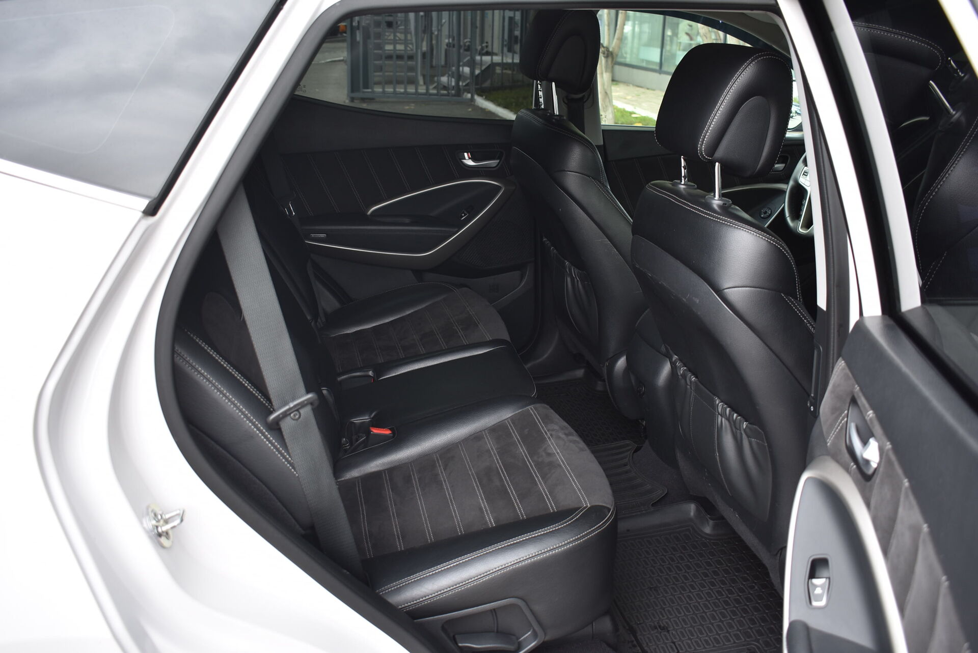 Hyundai Santa Fe, III Рестайлинг 2.4 AT (171 л.с.) 4WD 2015
