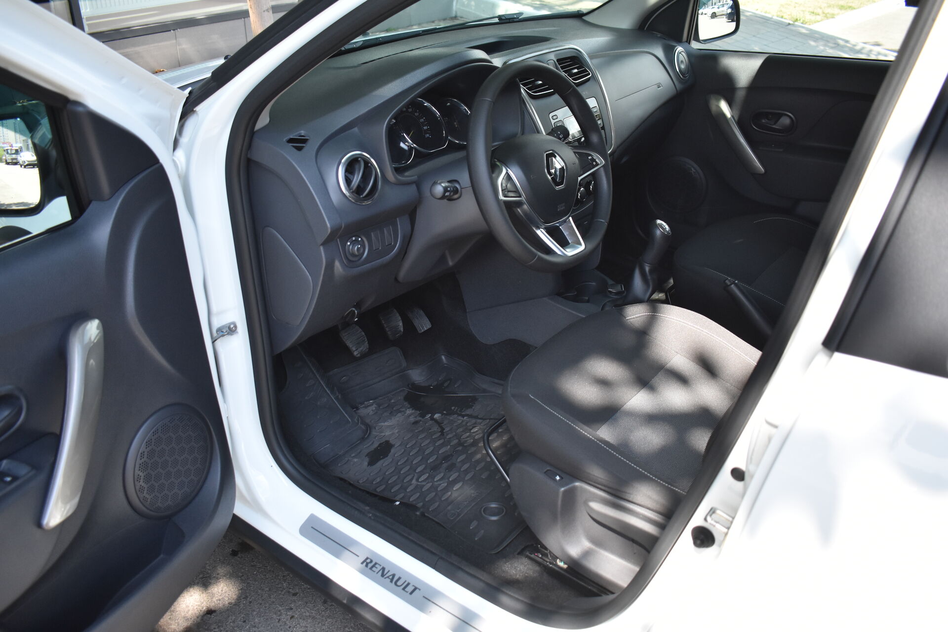 Renault Sandero, II Рестайлинг 1.6 MT (82 л.с.) 2019