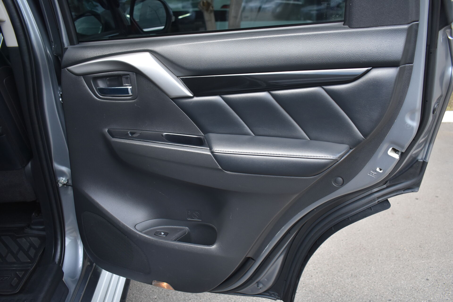 Mitsubishi Pajero Sport, III 2.4d AT (181 л.с.) 4WD 2017