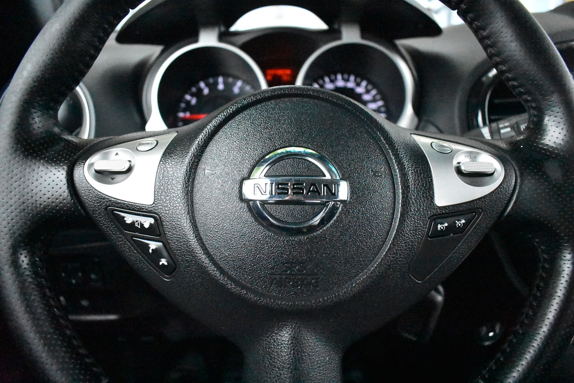 Nissan Juke, I 1.6 CVT (117 л.с.) 2012