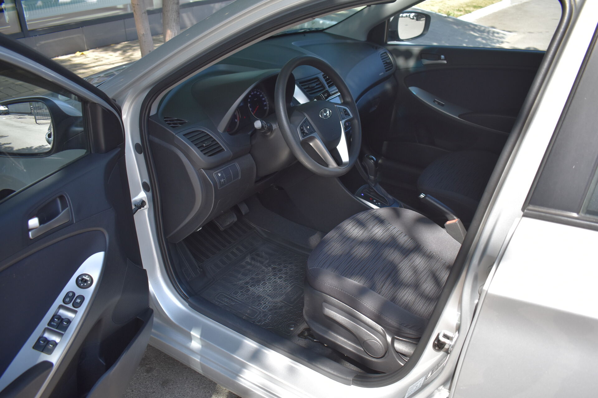 Hyundai Solaris, I Рестайлинг 1.6 AT (123 л.с.) 2016