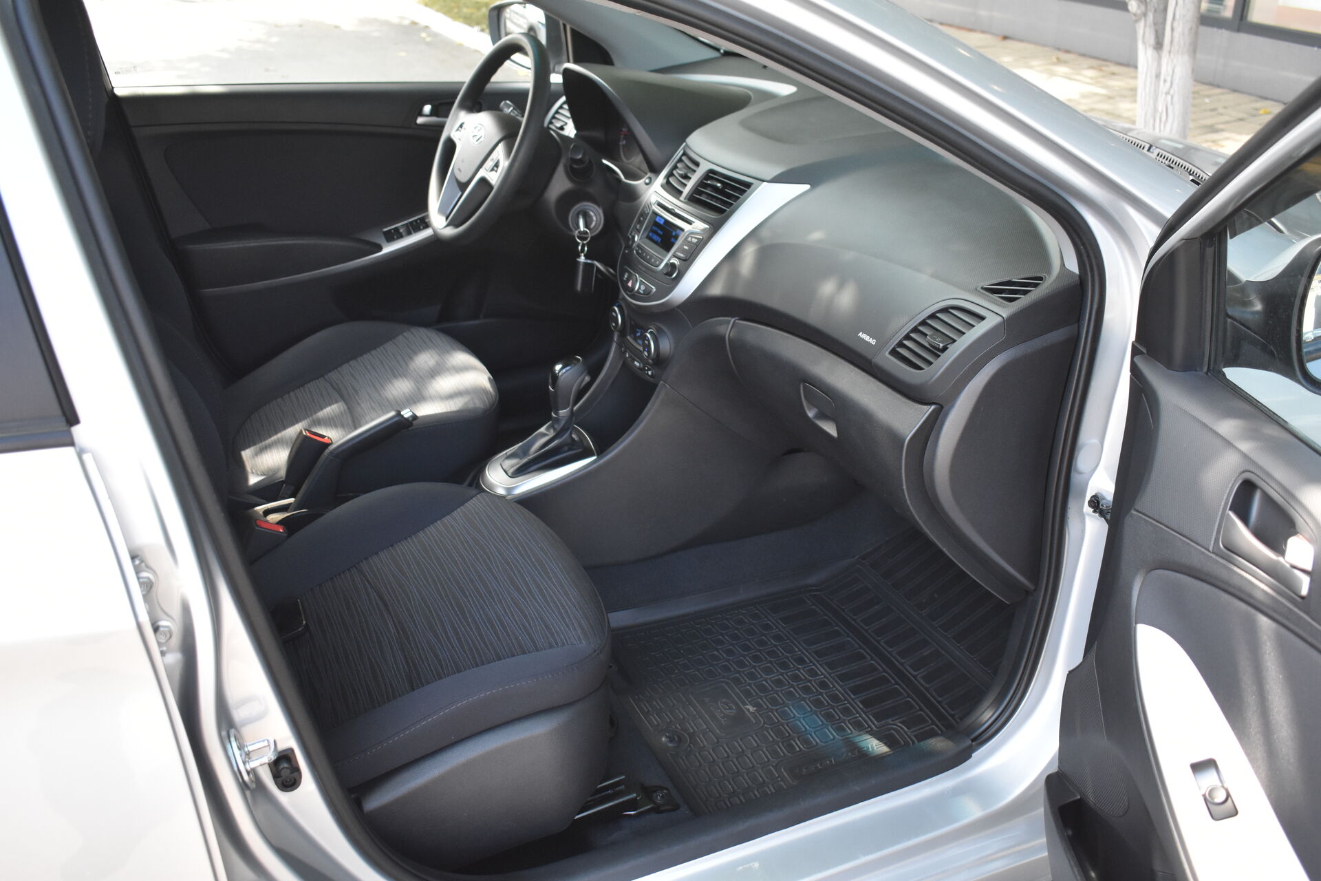Hyundai Solaris, I Рестайлинг 1.6 AT (123 л.с.) 2016